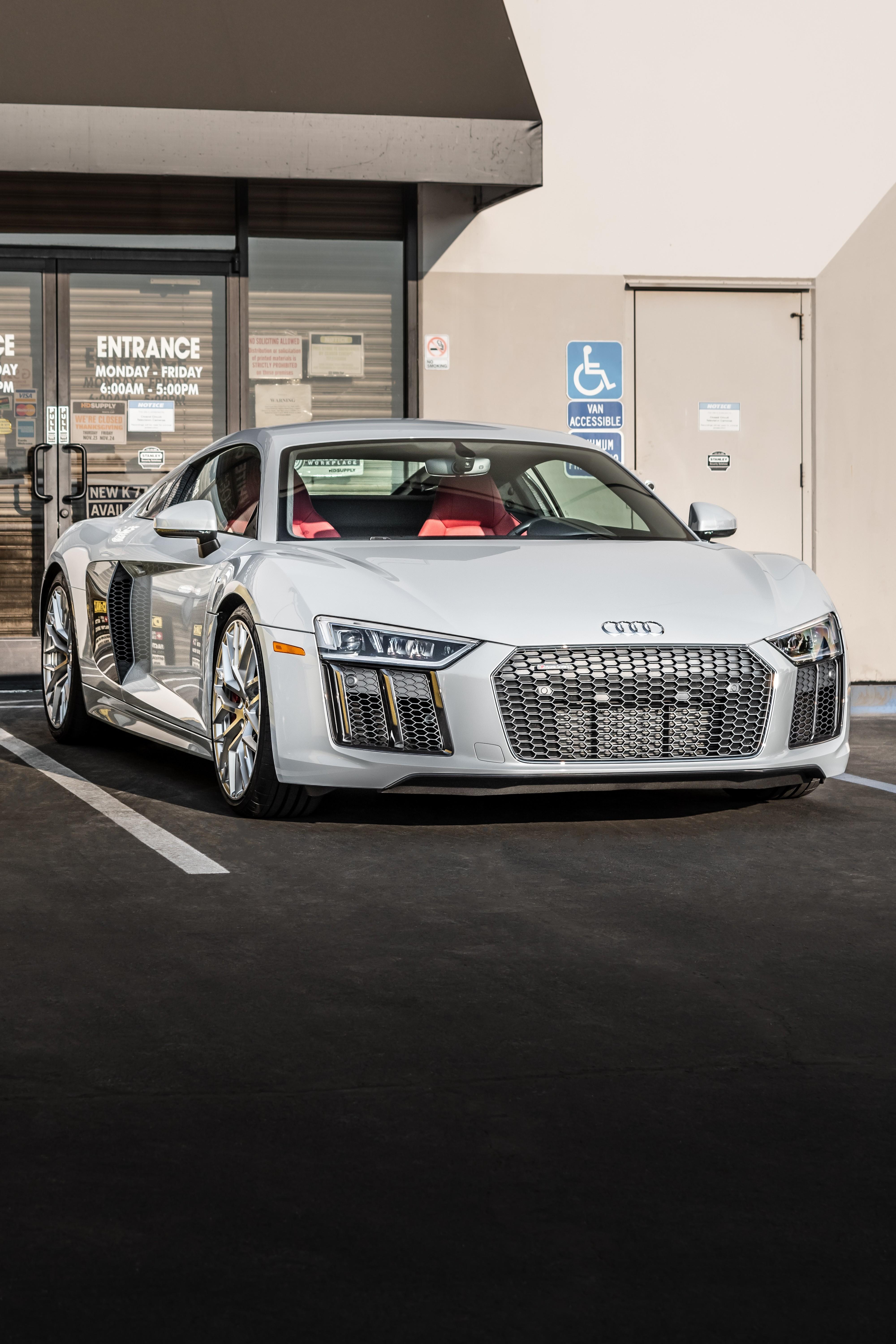 R8 V10. [OC] Audi