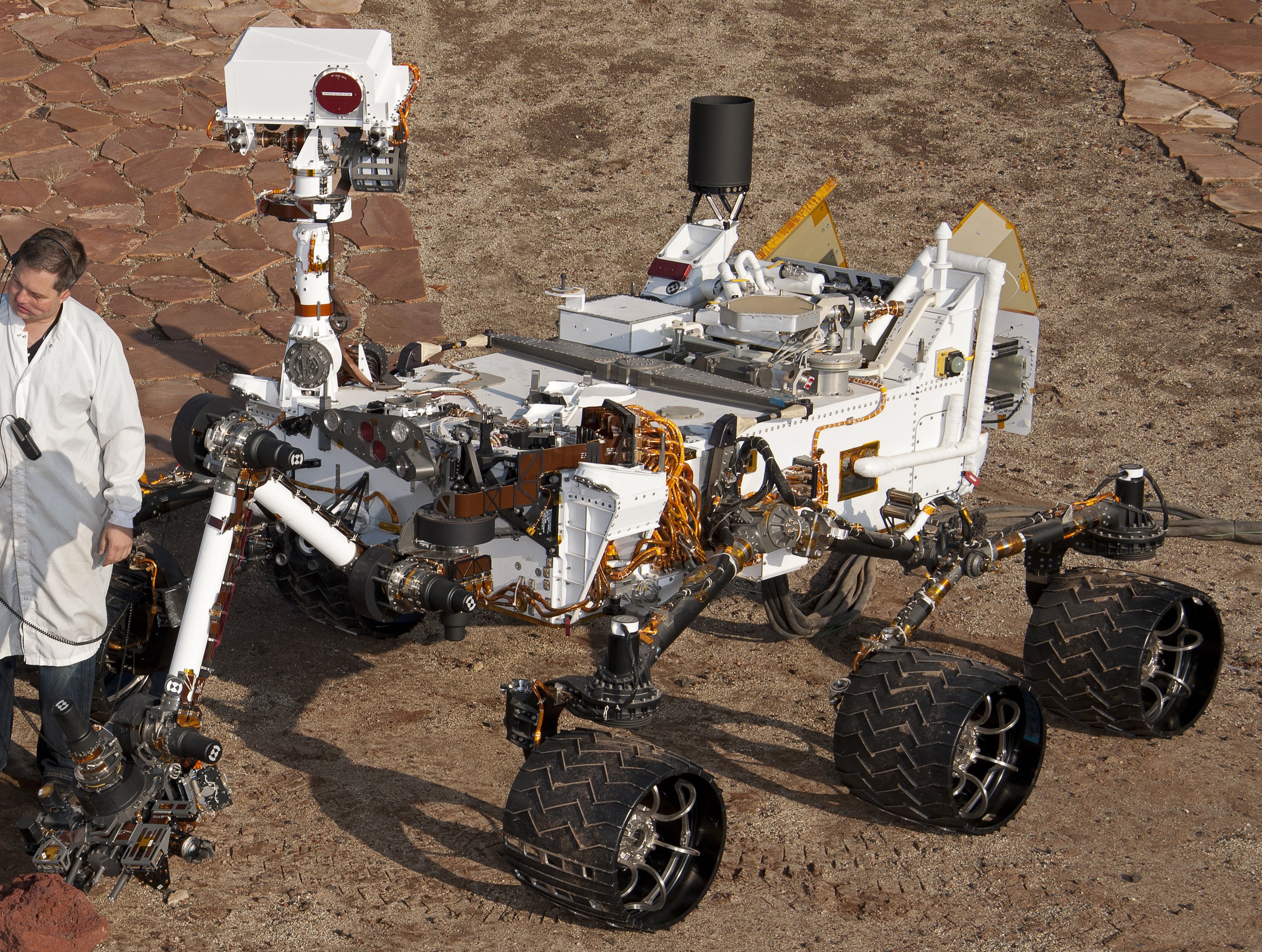 Actual size of Curiosity Rover r/interestingasfuck