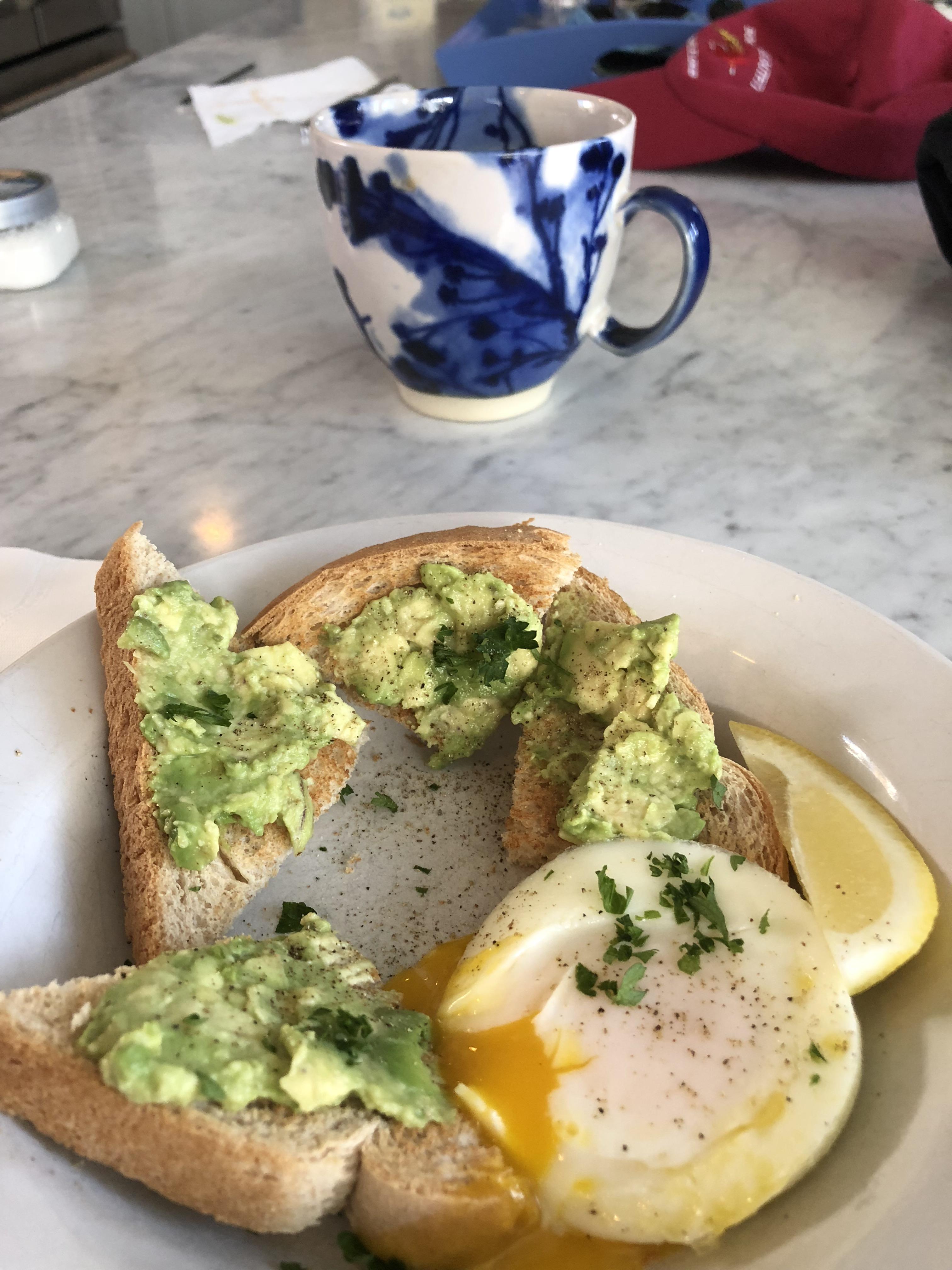 Poached egg and avocado toast 228 cals 1200isplenty