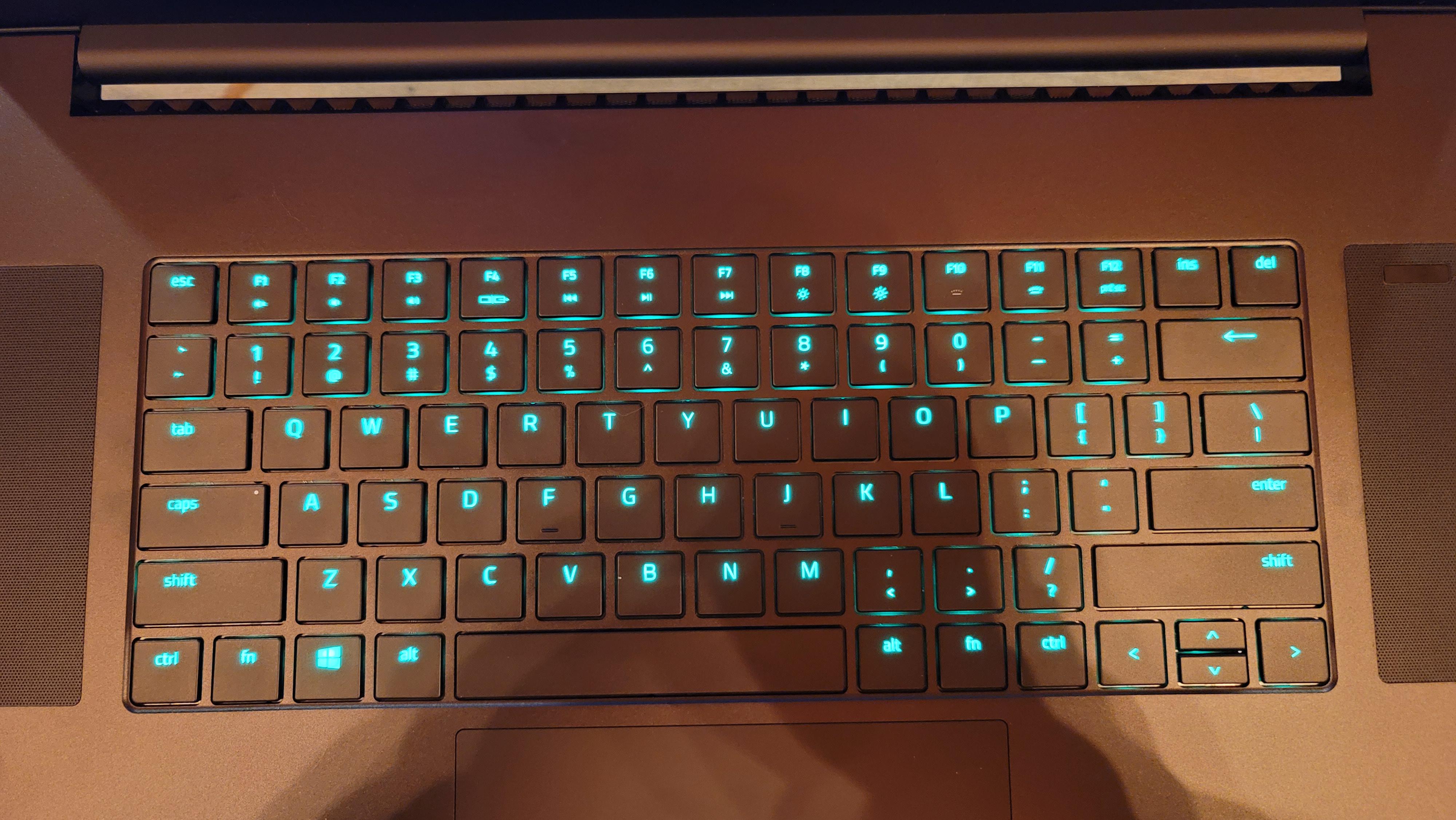 Anyone know why only half the F10 key lights up? r/razer