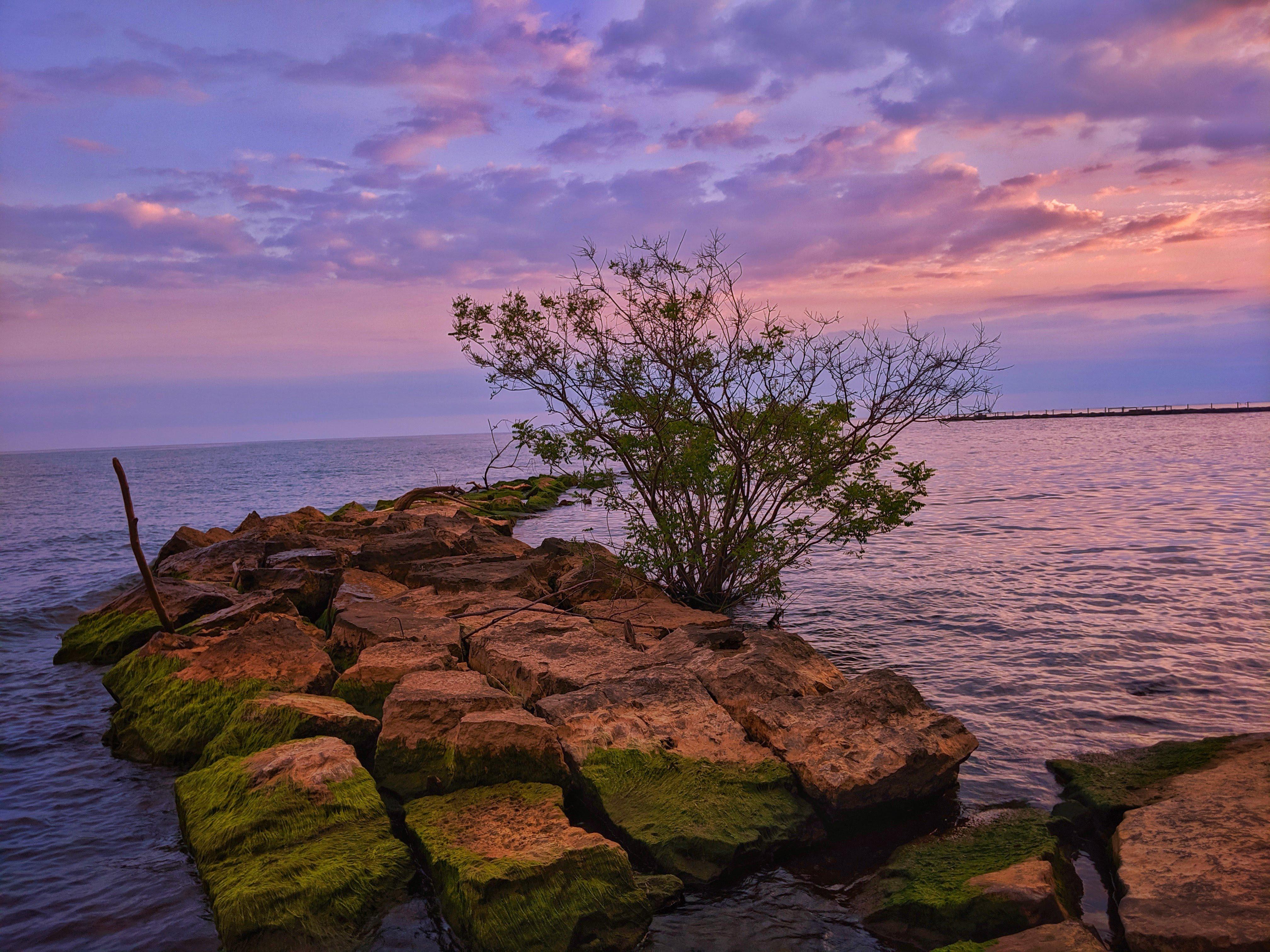 Sunrise at Lake Ontario. ster, NY [OC][4032x3024] r