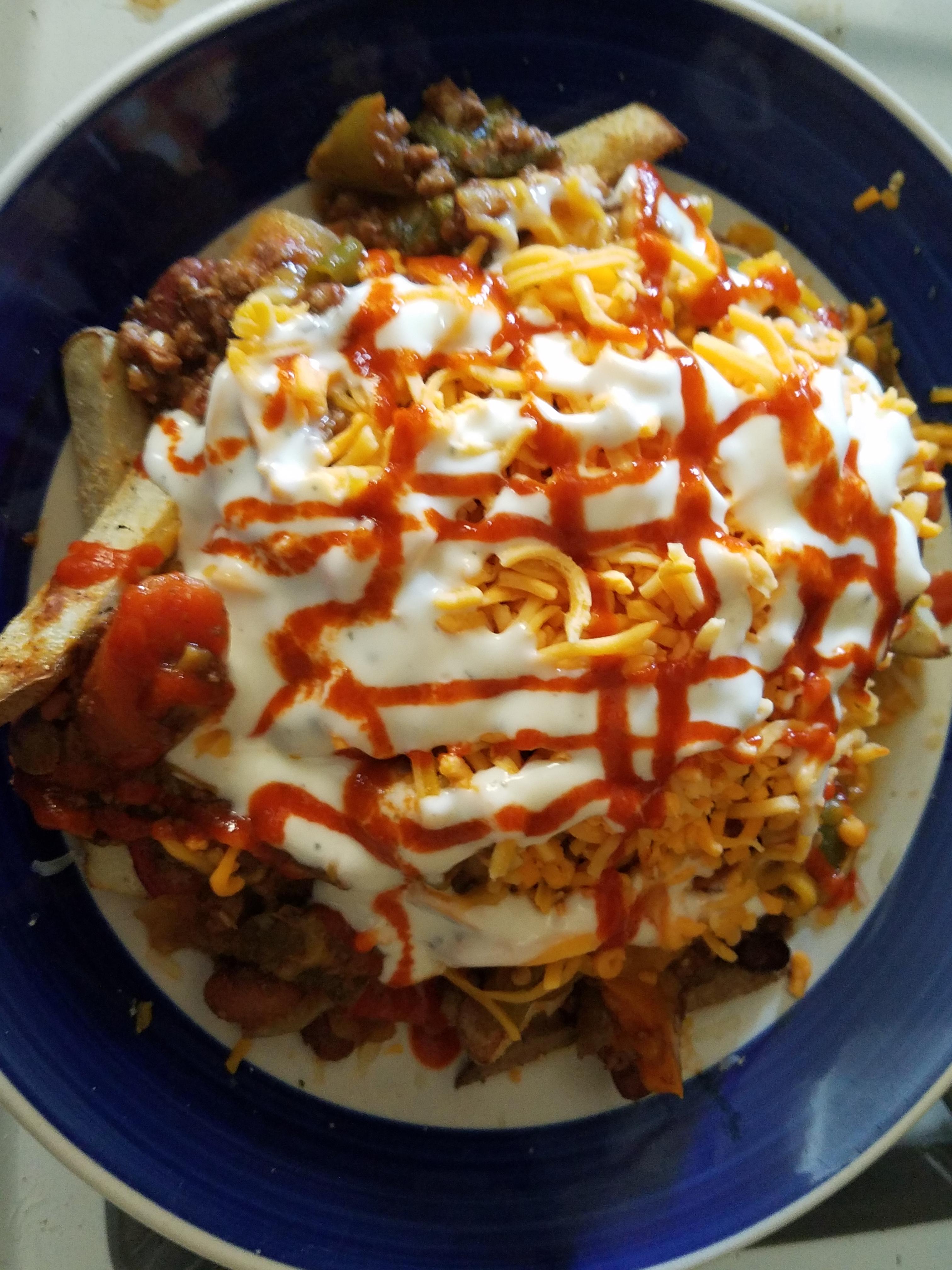 [Homemade] Baked Chili Cheese Fries w/ Ranch & Sriracha r/food