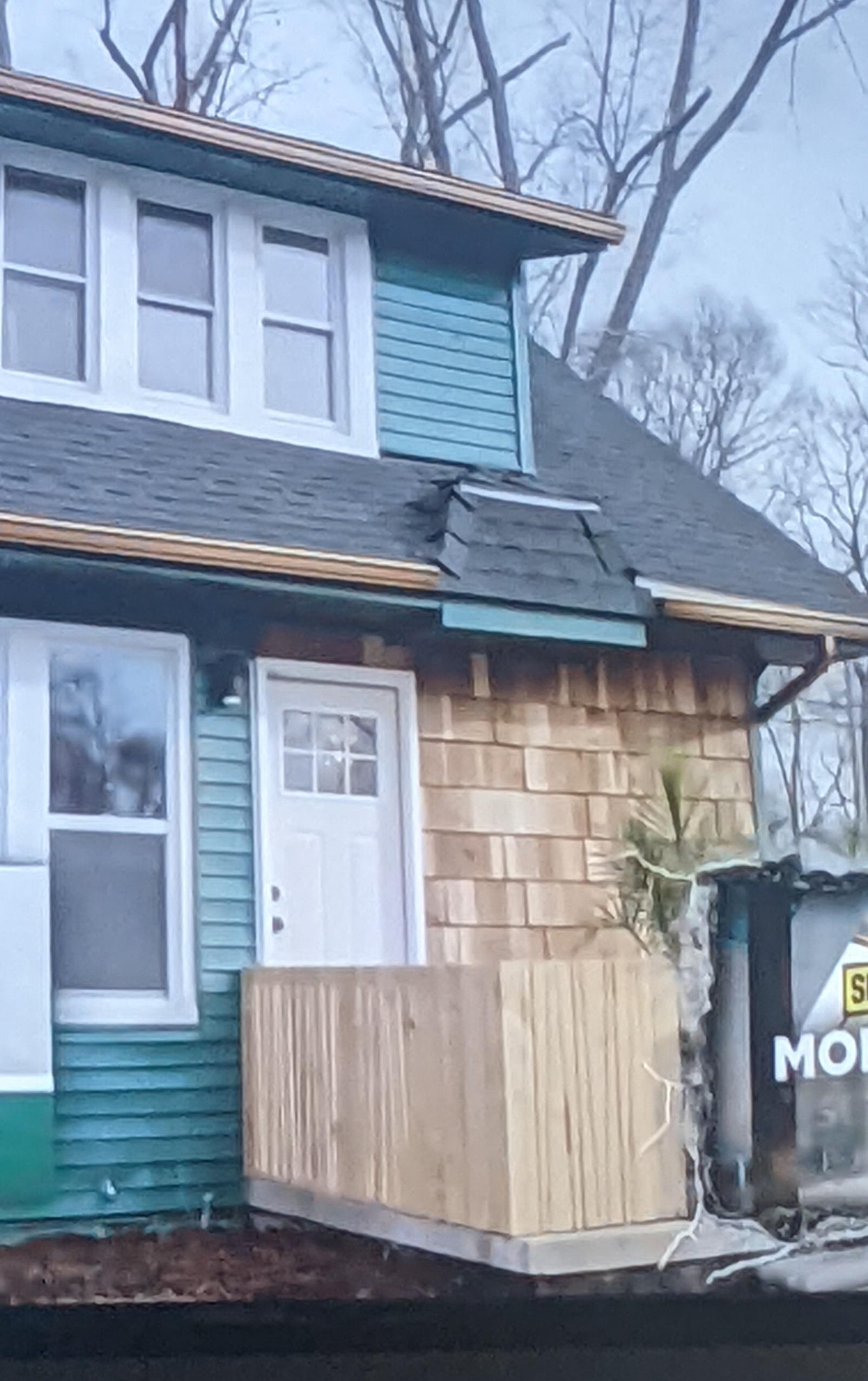 What is this roof feature & purpose about two feet right of the front