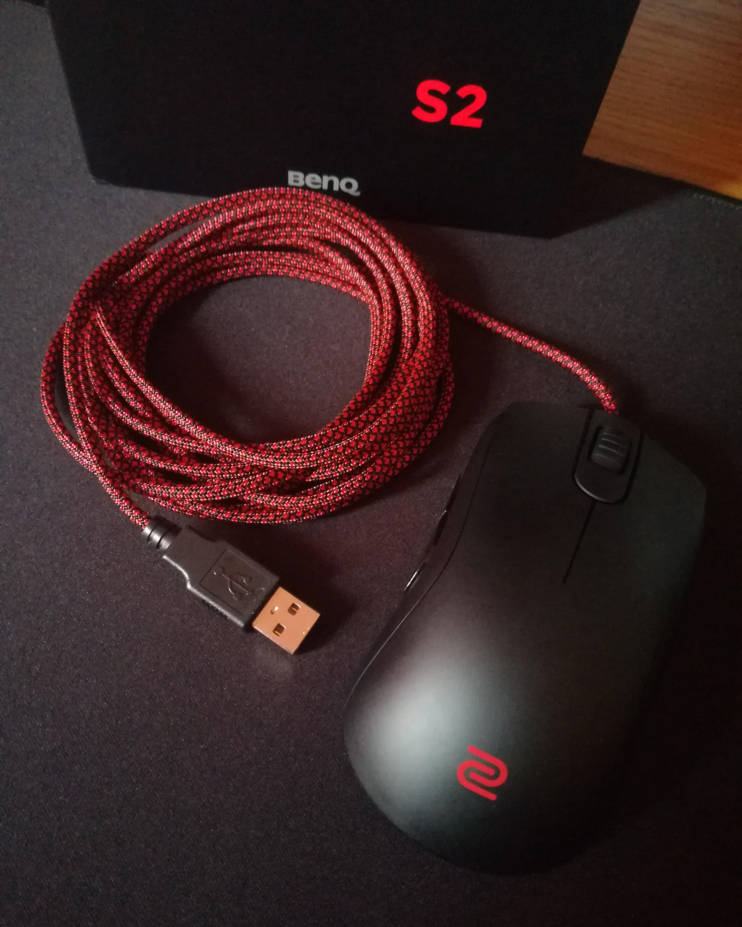 My Zowie S2 with my first paracord cable mod (from ParacableMods) r