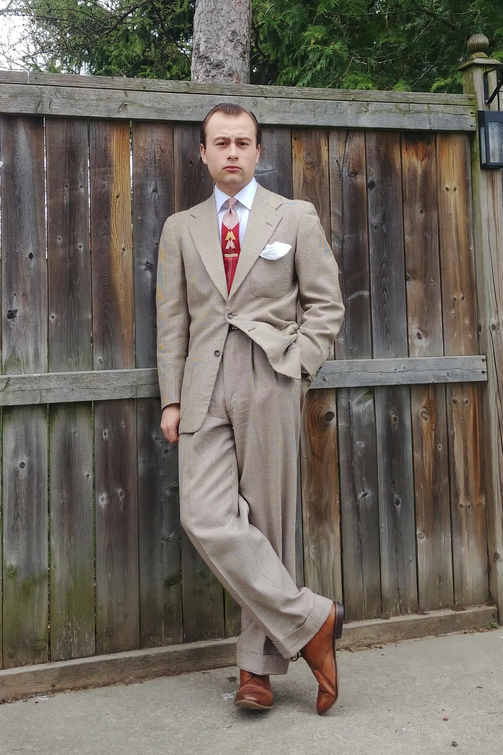Houndstooth suit from the early 50s or late 40s VintageFashion