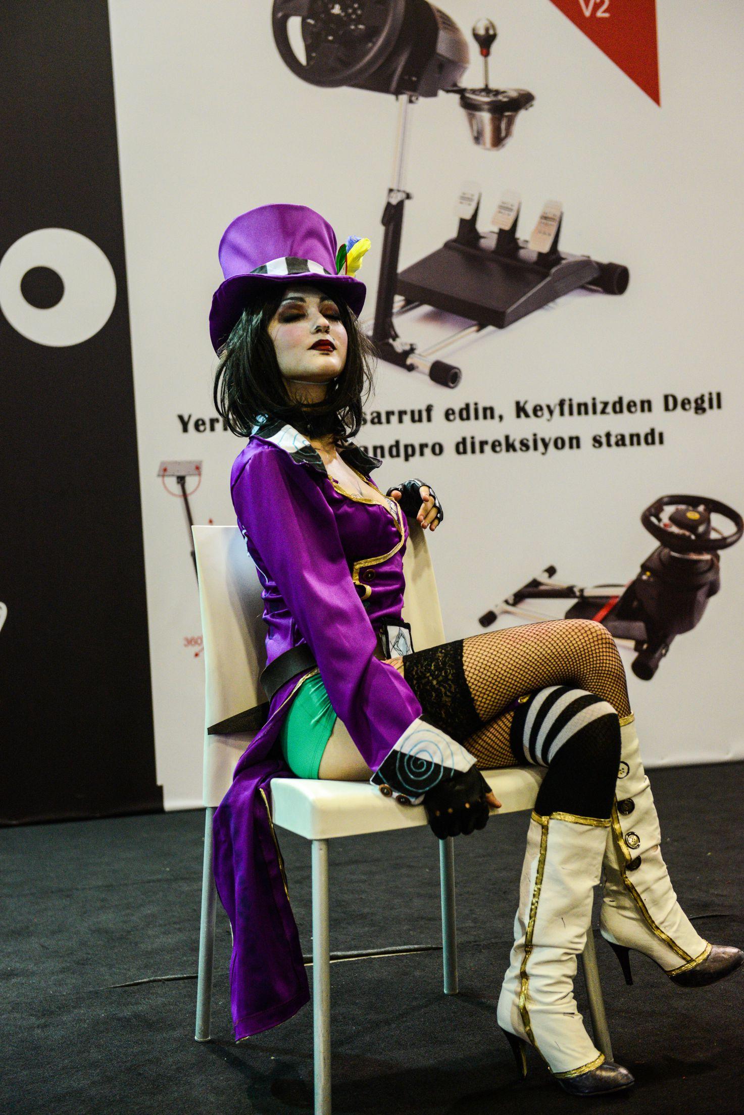 Mad Moxxi from Borderlands series by Ashwee Cosplay r/cosplaygirls