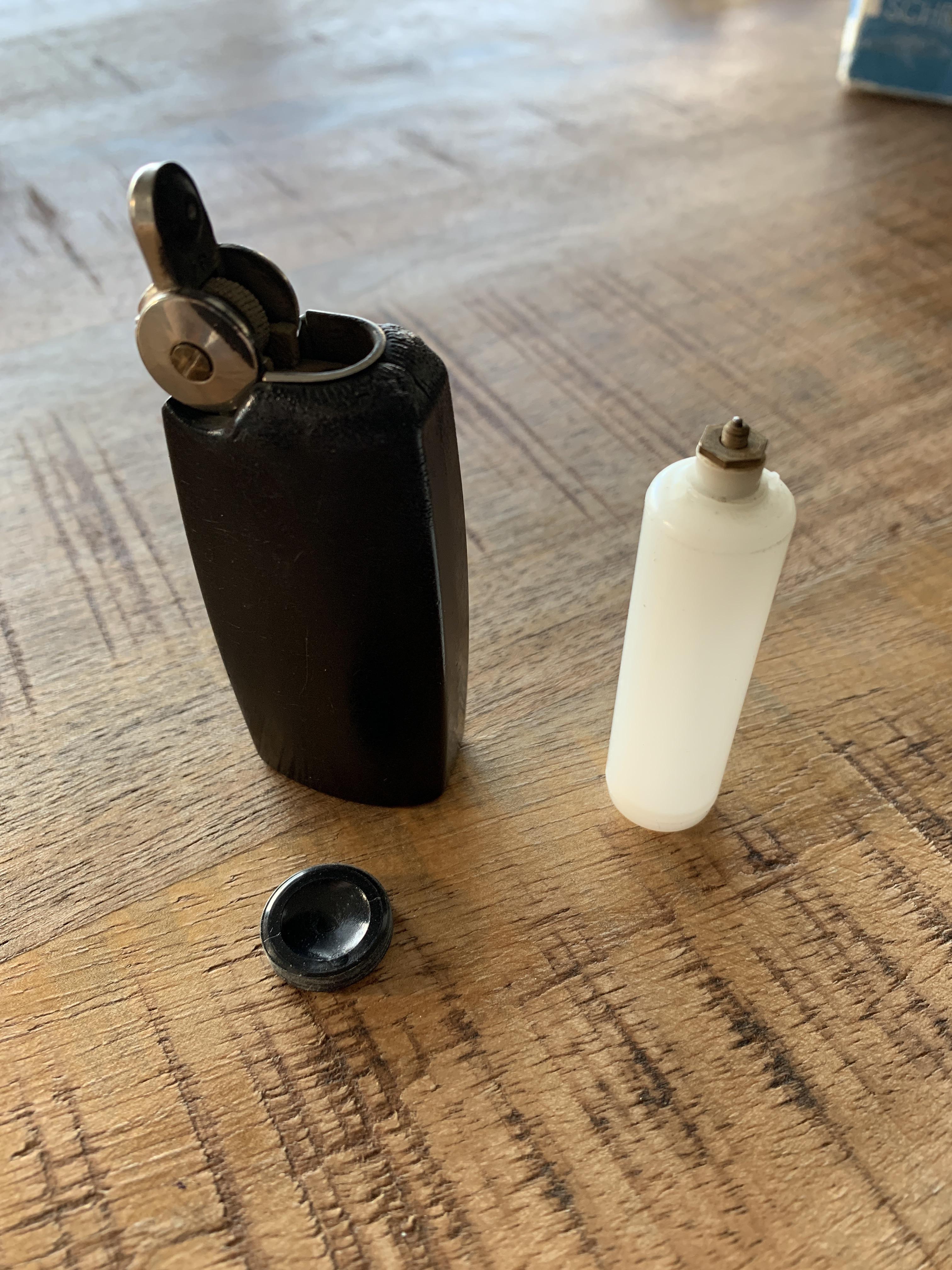 My mother has found my grandpas old van Poppell lighter. There work