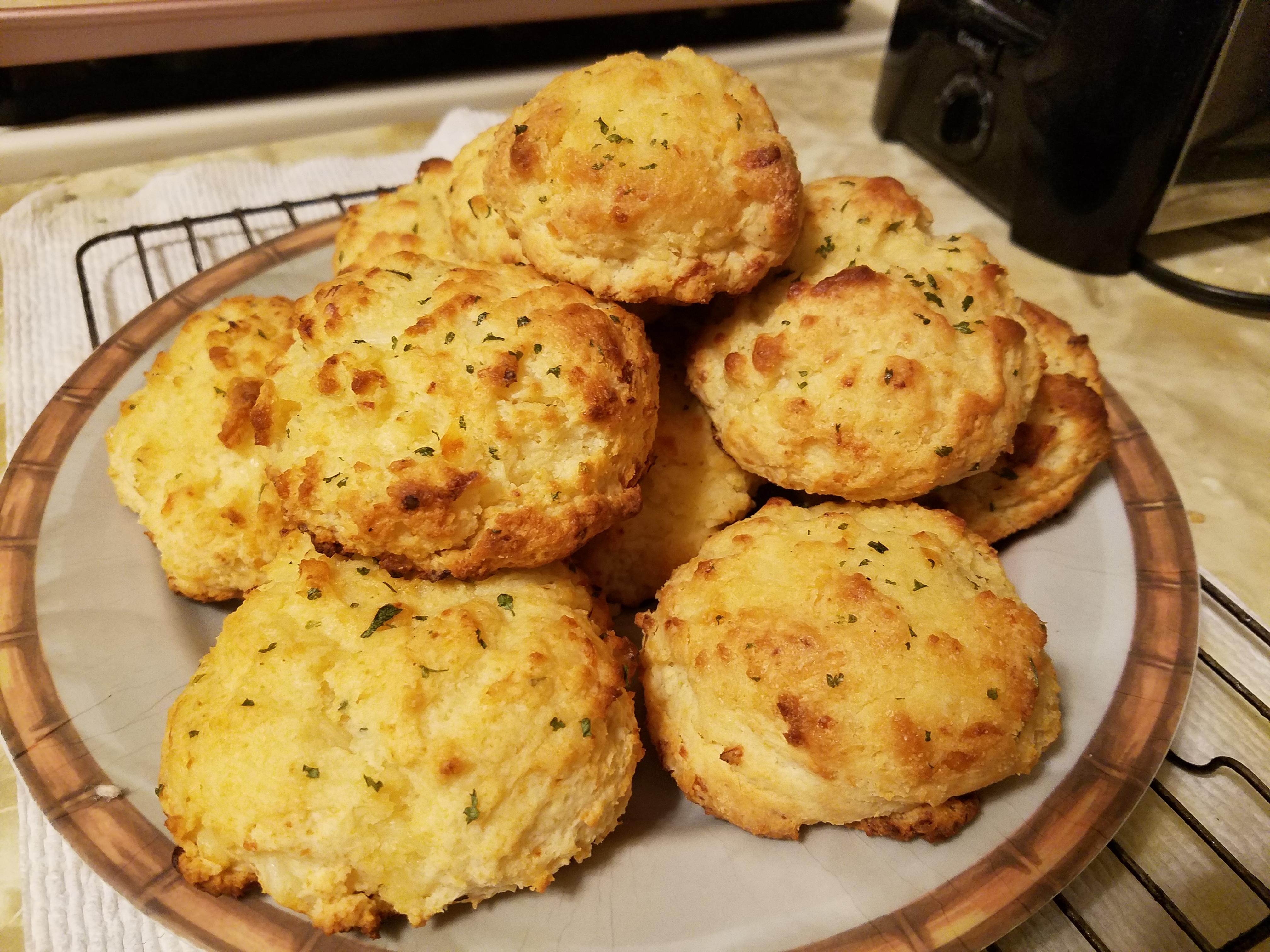 [Homemade] Cheddar Garlic Biscuits r/food