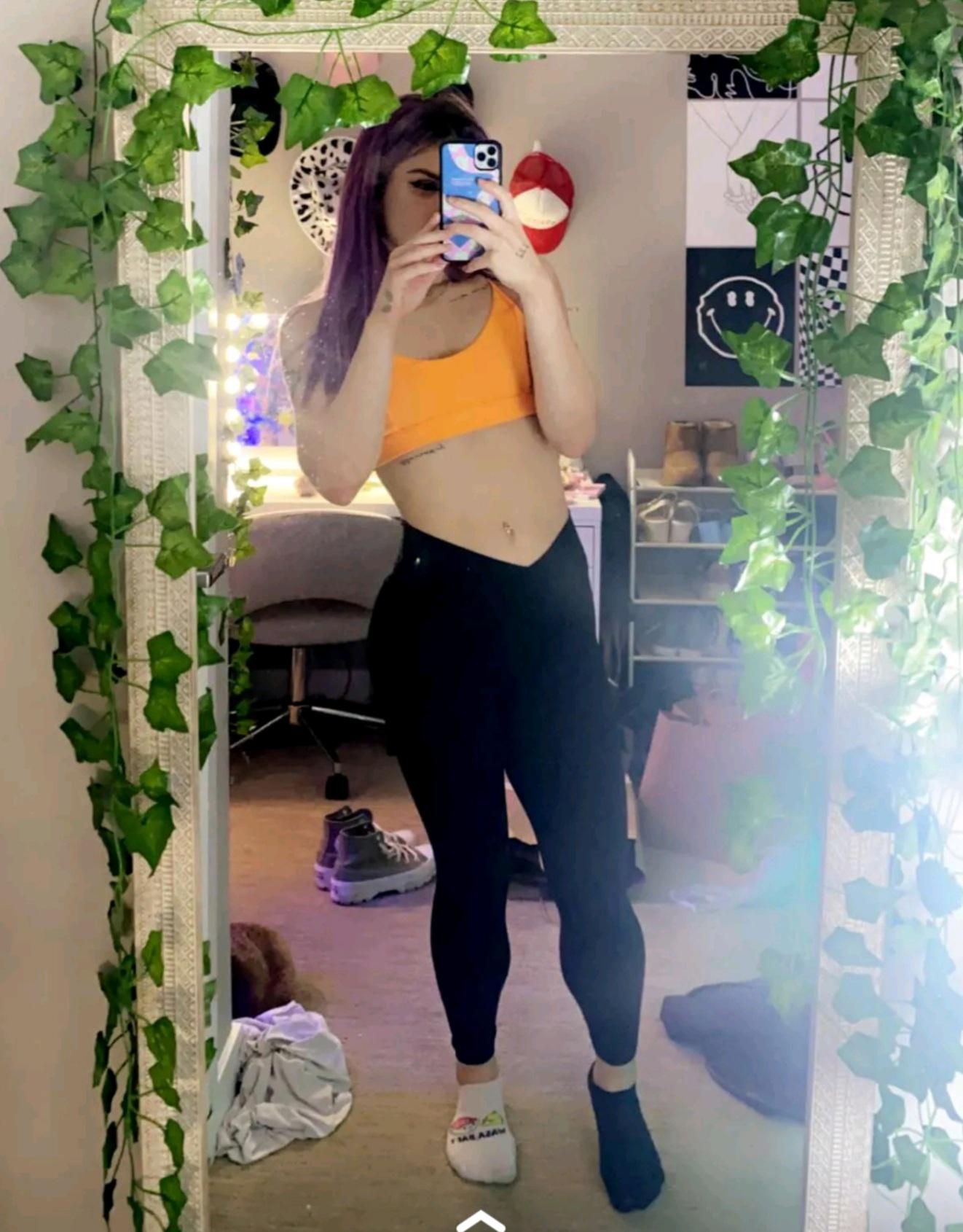 mismatched no show socks👀🤤 r/anklesockgirls