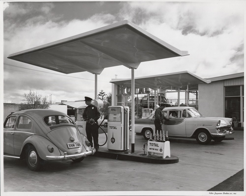 Melbourne service station 1961 r/melbourne