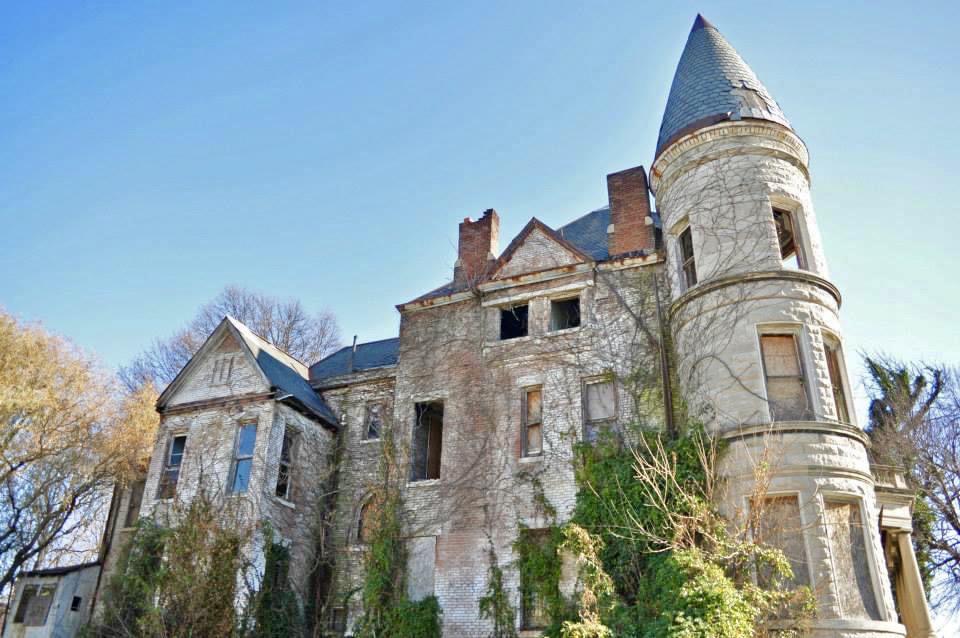 Majestic abandoned home r/Louisville