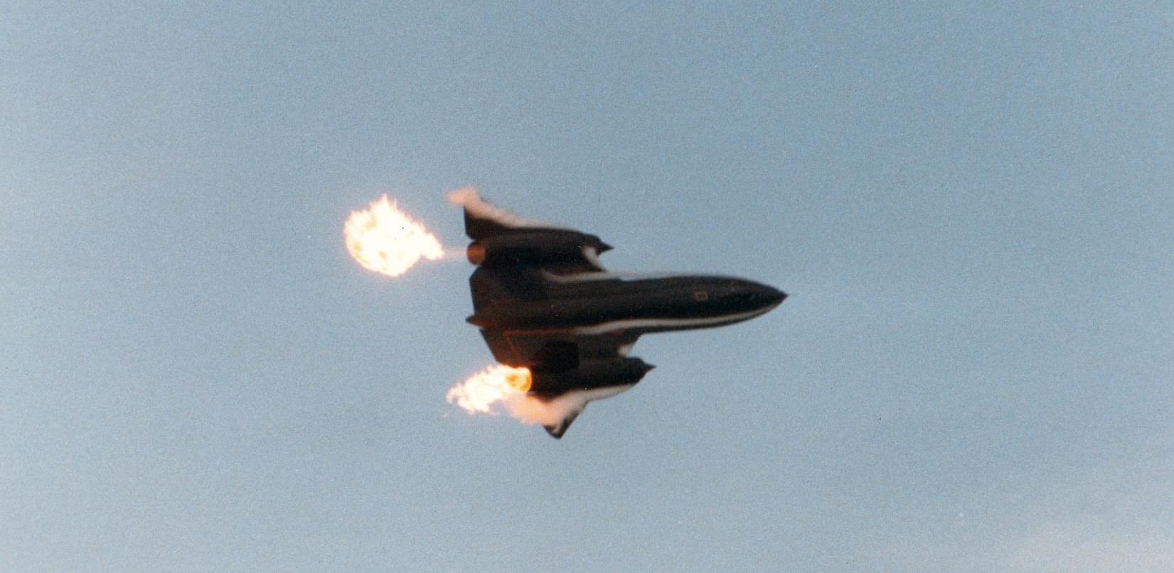 SR-71 High G Maneuver Resulting in Engine Flame out : r/aviation