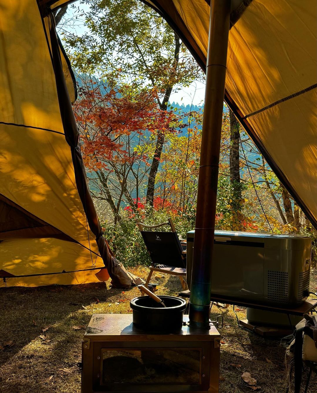 Enjoy the hot tent camping trip. At the same time, enjoy the beautiful