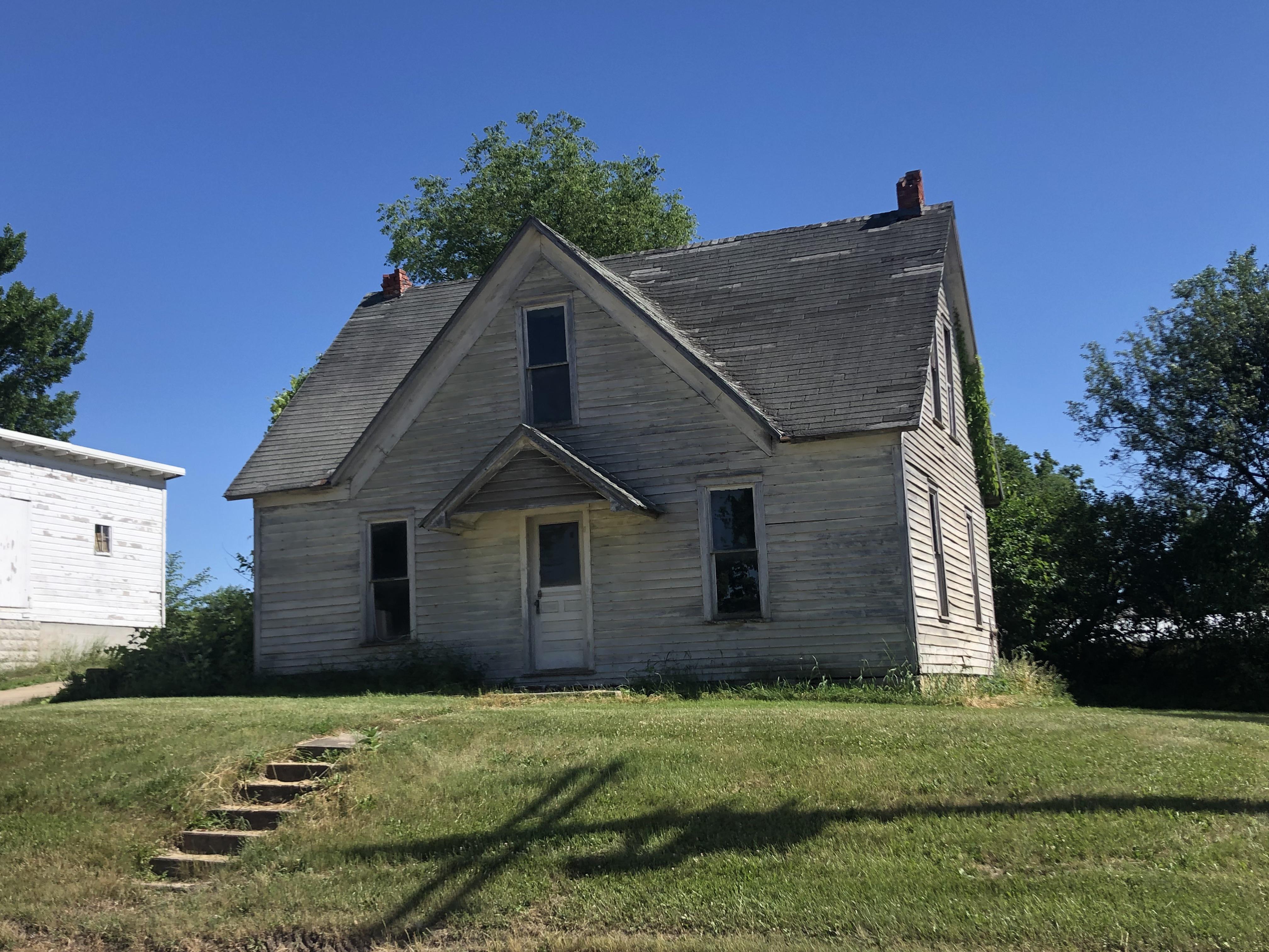Old house in Scotch Grove IA r/AbandonedPorn
