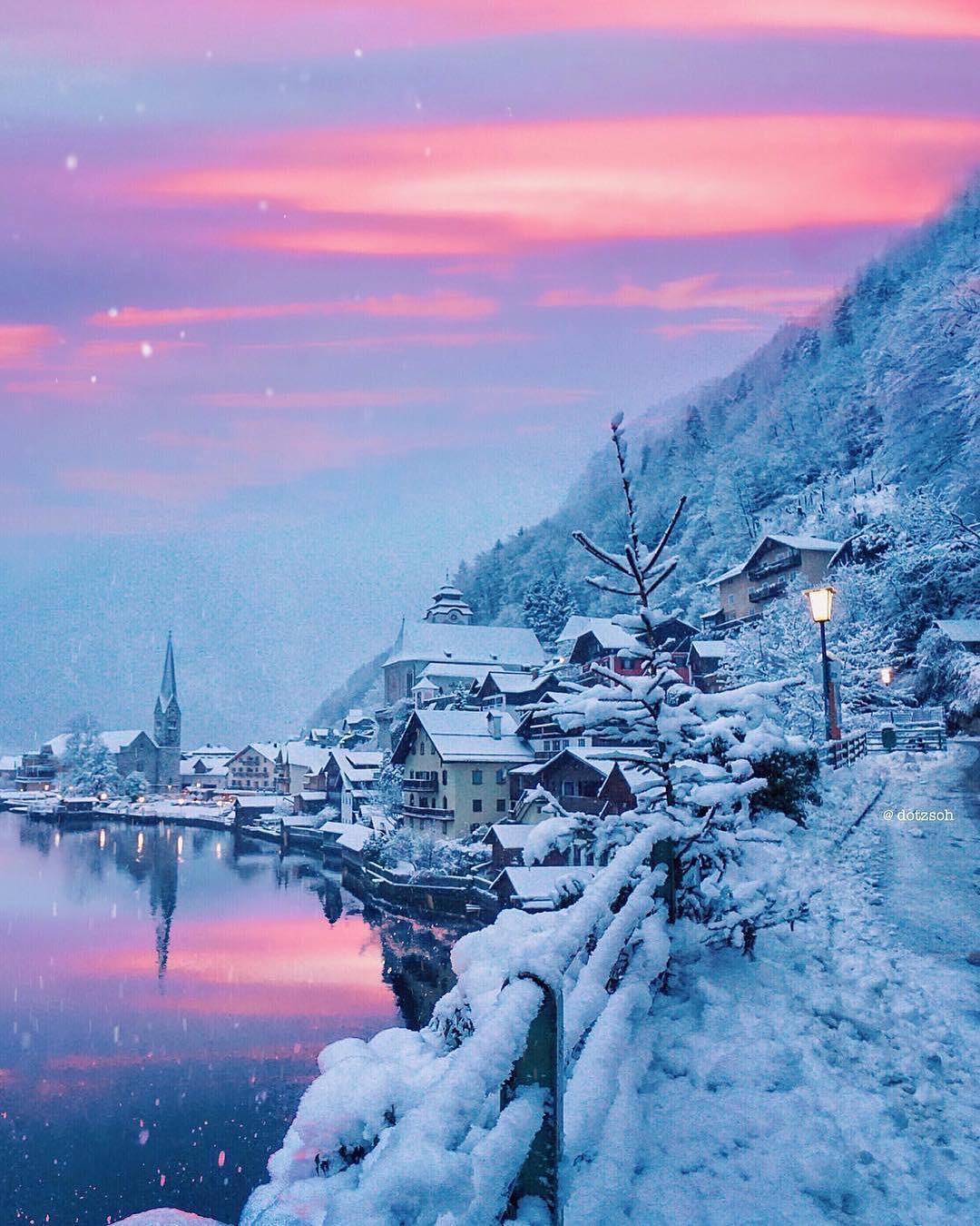 Winter in Hallstatt, Austria ©️dotzsoh r/MostBeautiful