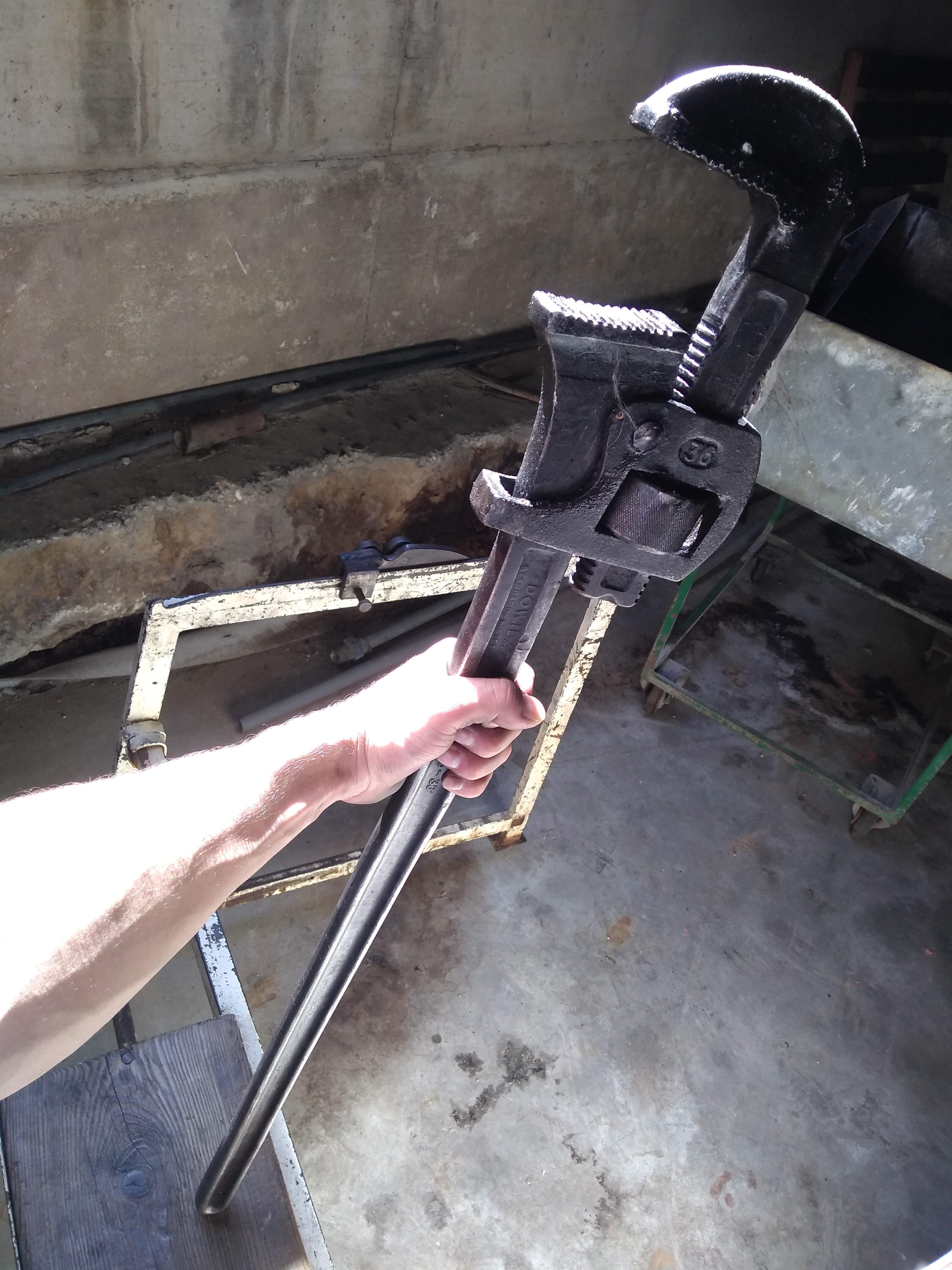 This 36" wrench. : r/AbsoluteUnits