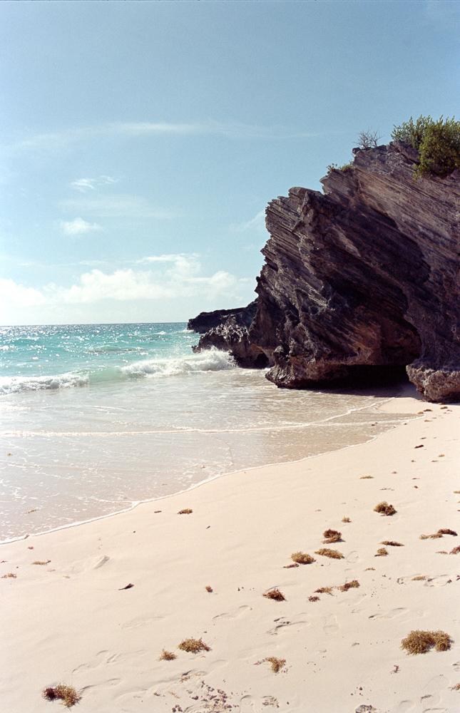 Horseshoe Bay Cove Bermuda [MZS, FA 31mm, Portra 160] r/pentax