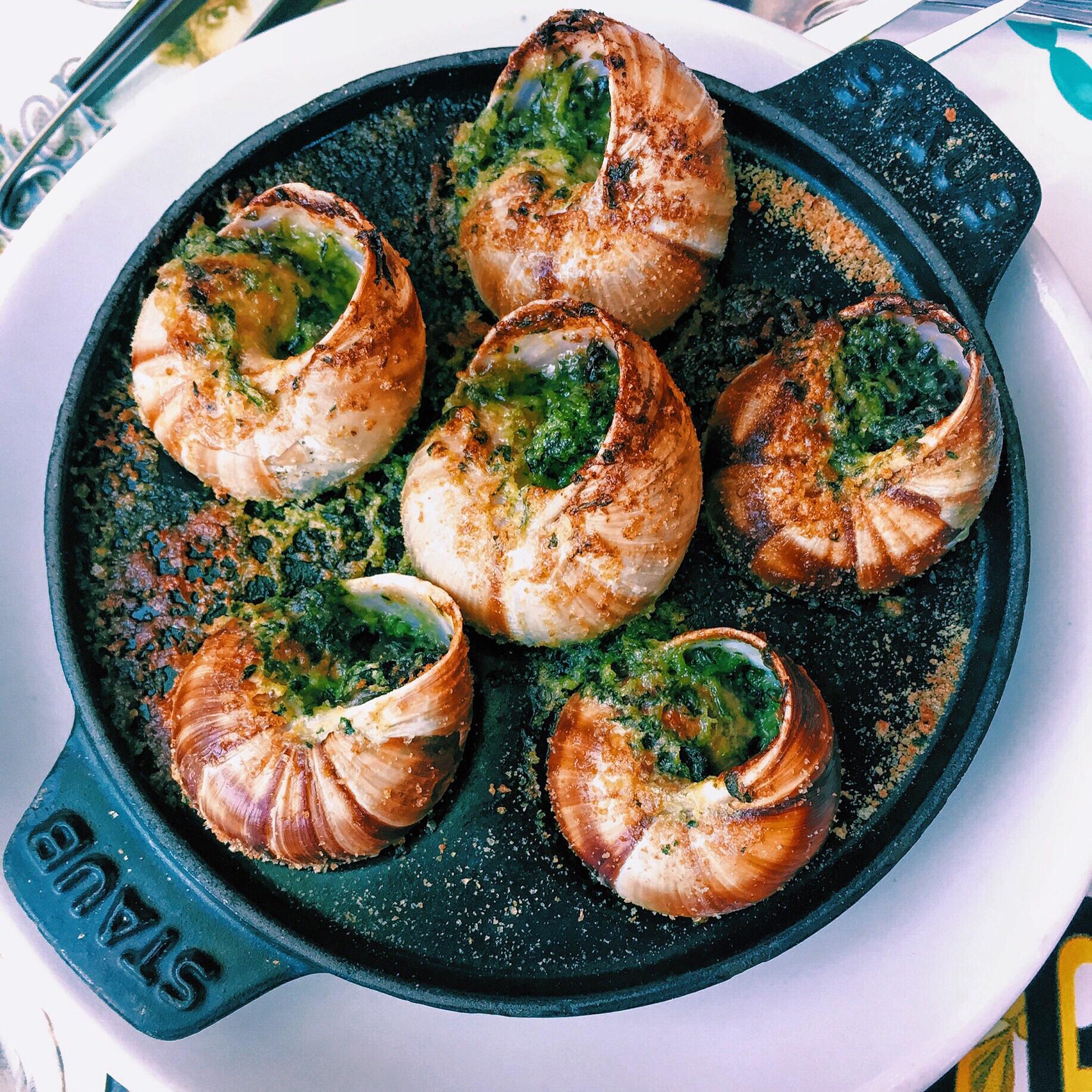 [I ate] Parsley, garlic butter escargot. r/food