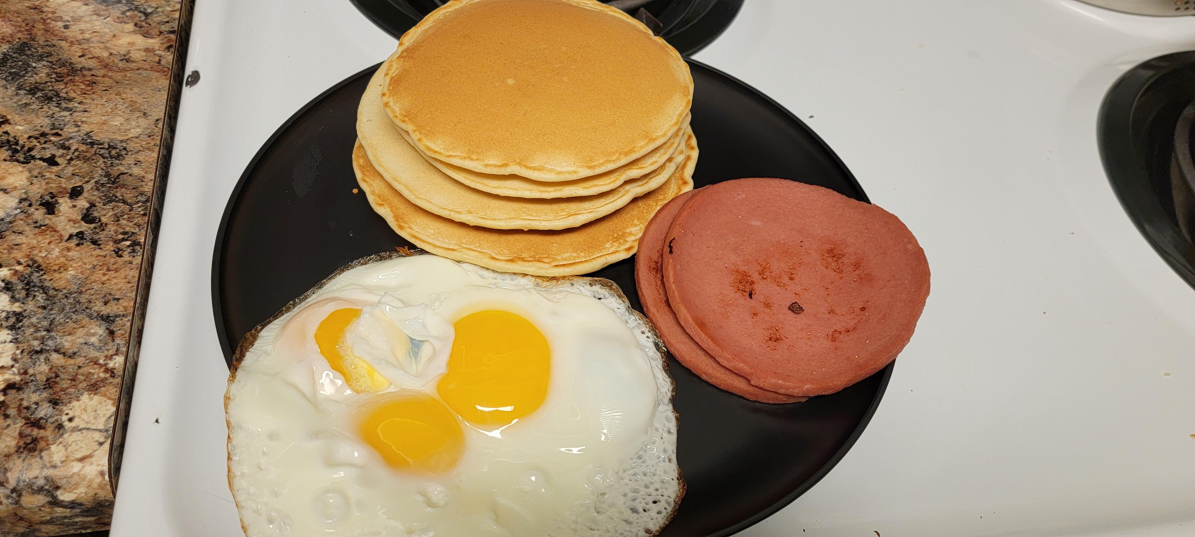 [Homemade]Betty Crocker Pancakes, Sunnyside Up Eggs, Fried Bologna r/food