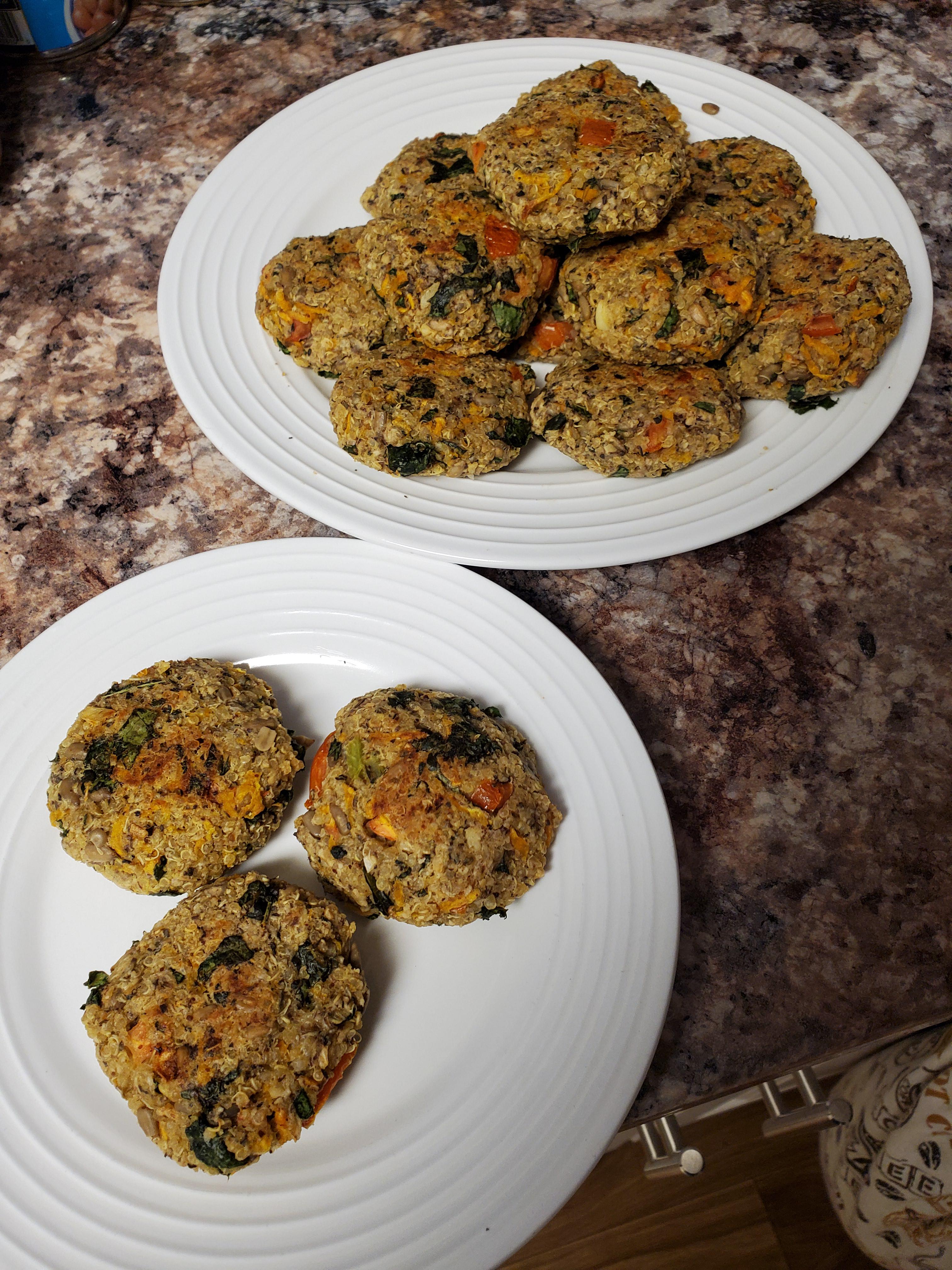 Crispy Quinoa Cakes r/veganrecipes