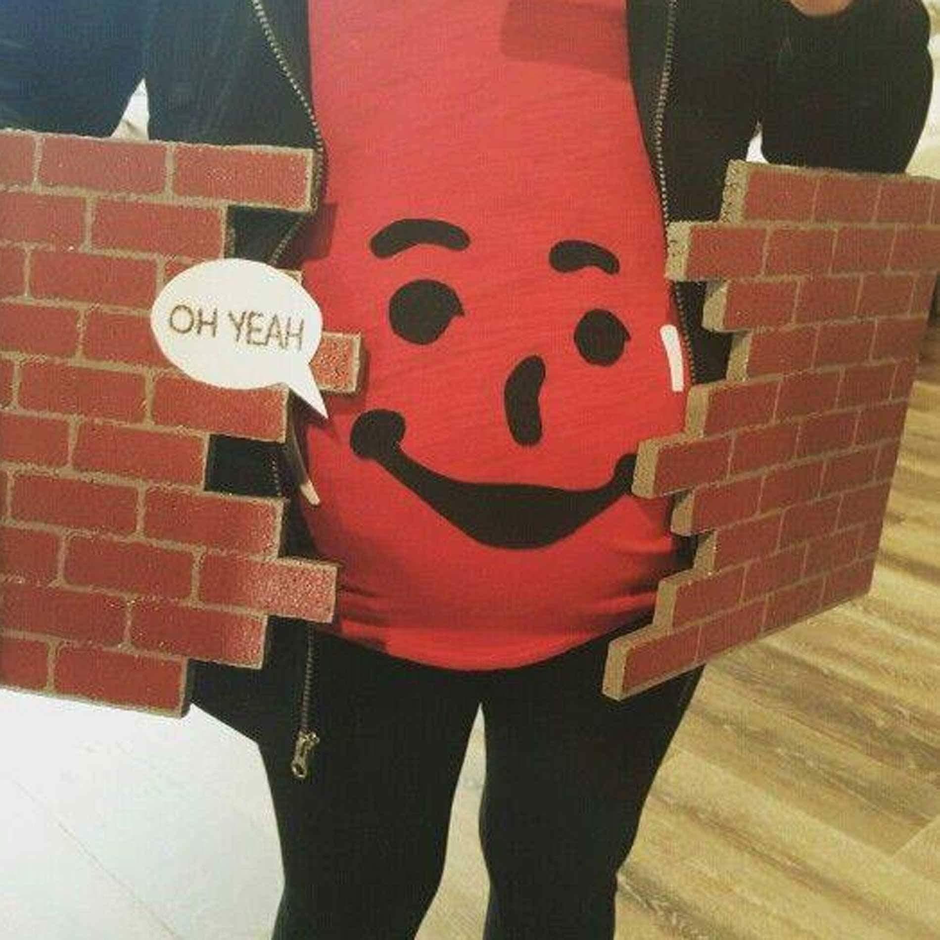 Best pregnant Halloween costume ever. r/funny