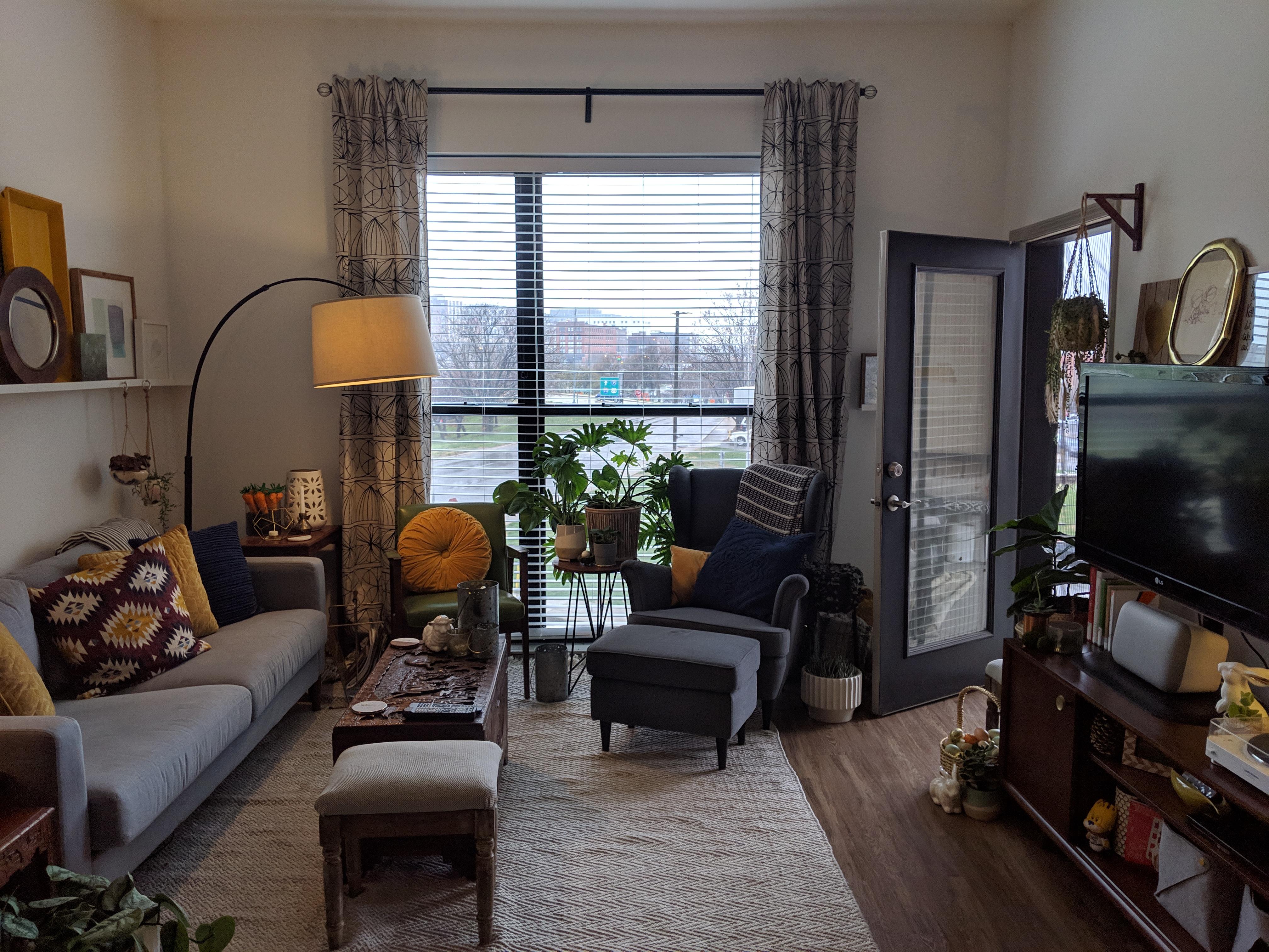 My apartment in downtown Kansas City (also ready for Easter 😉) r