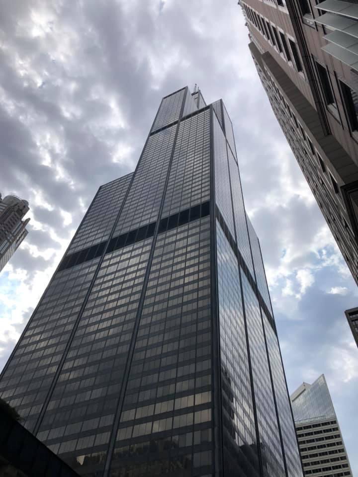 The Willis Tower absolutely incredible r/chicago