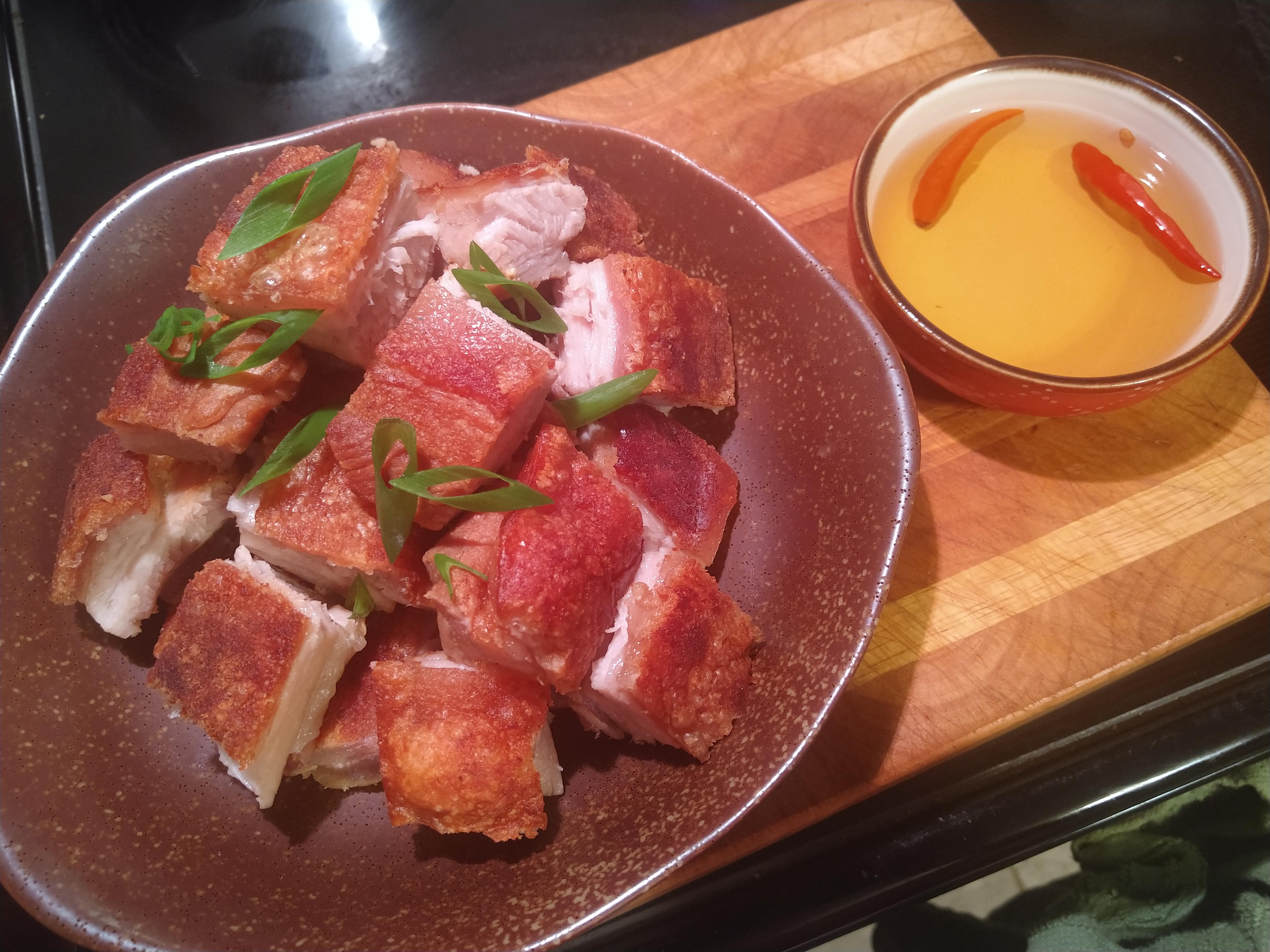 Crispy pork belly with Vinegar. Simple and delicious..... r/Chefit