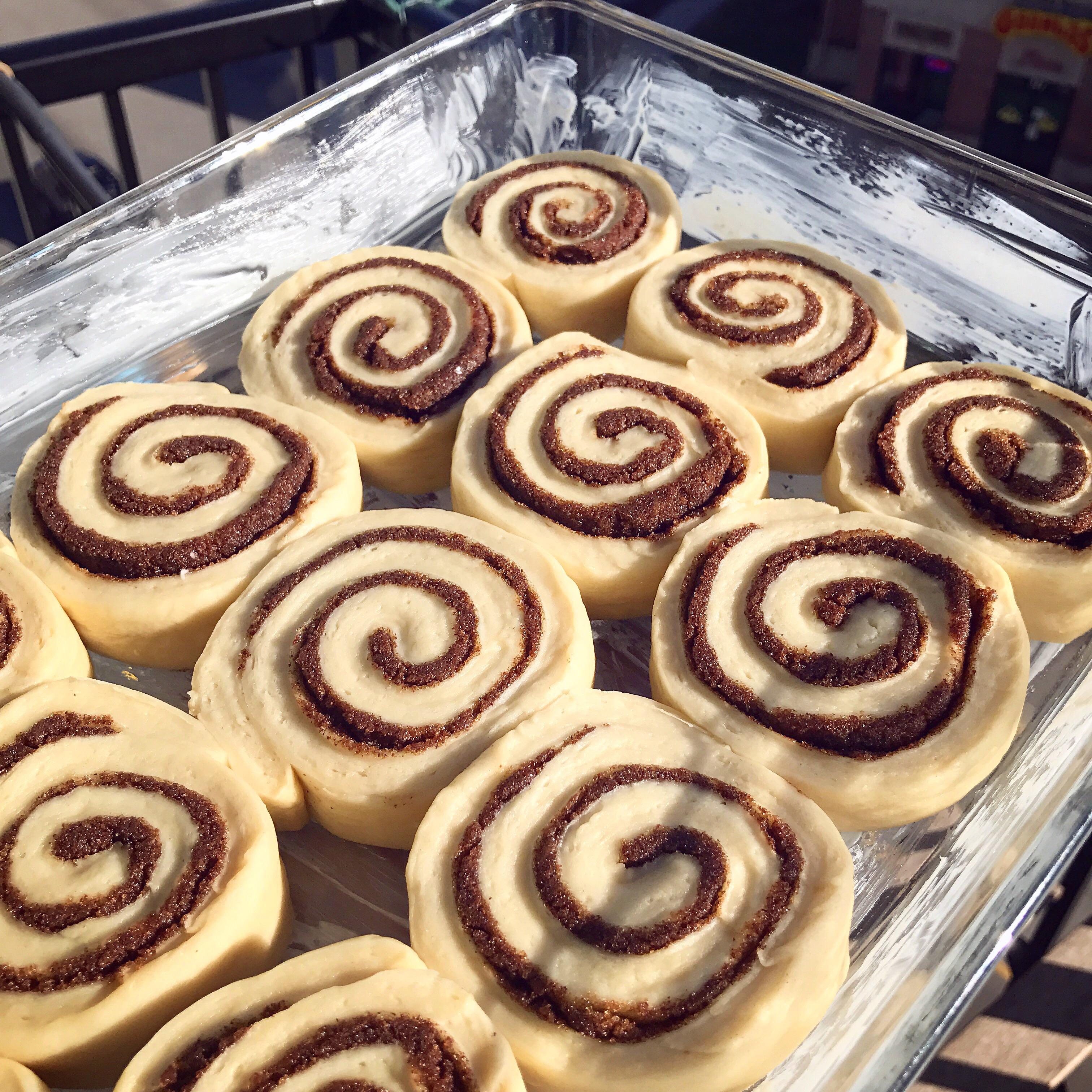 [Homemade] Buttery, Brown Sugar Cinnamon Buns r/food