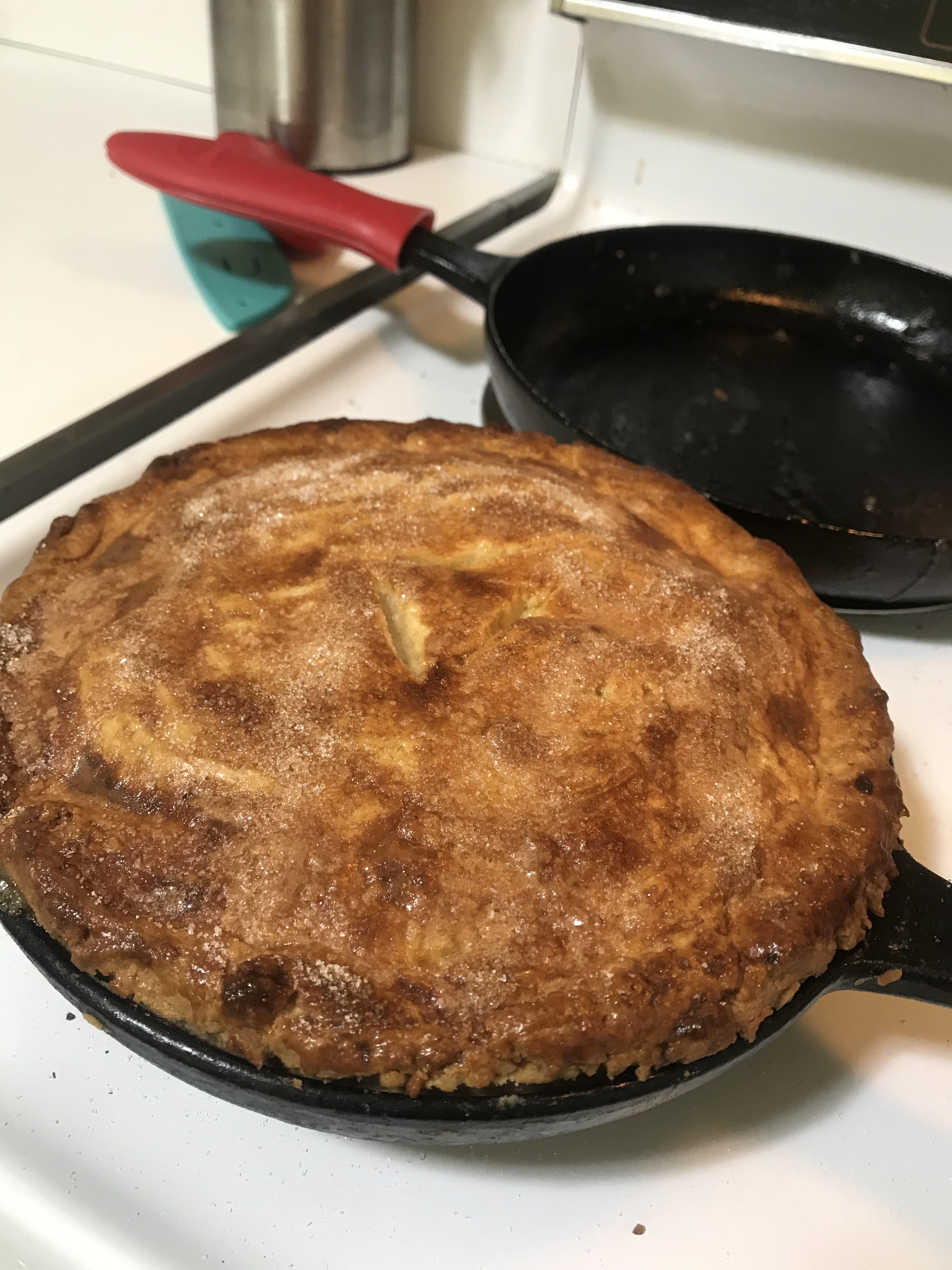 Homemade Apple Pie in Cast Iron r/Baking