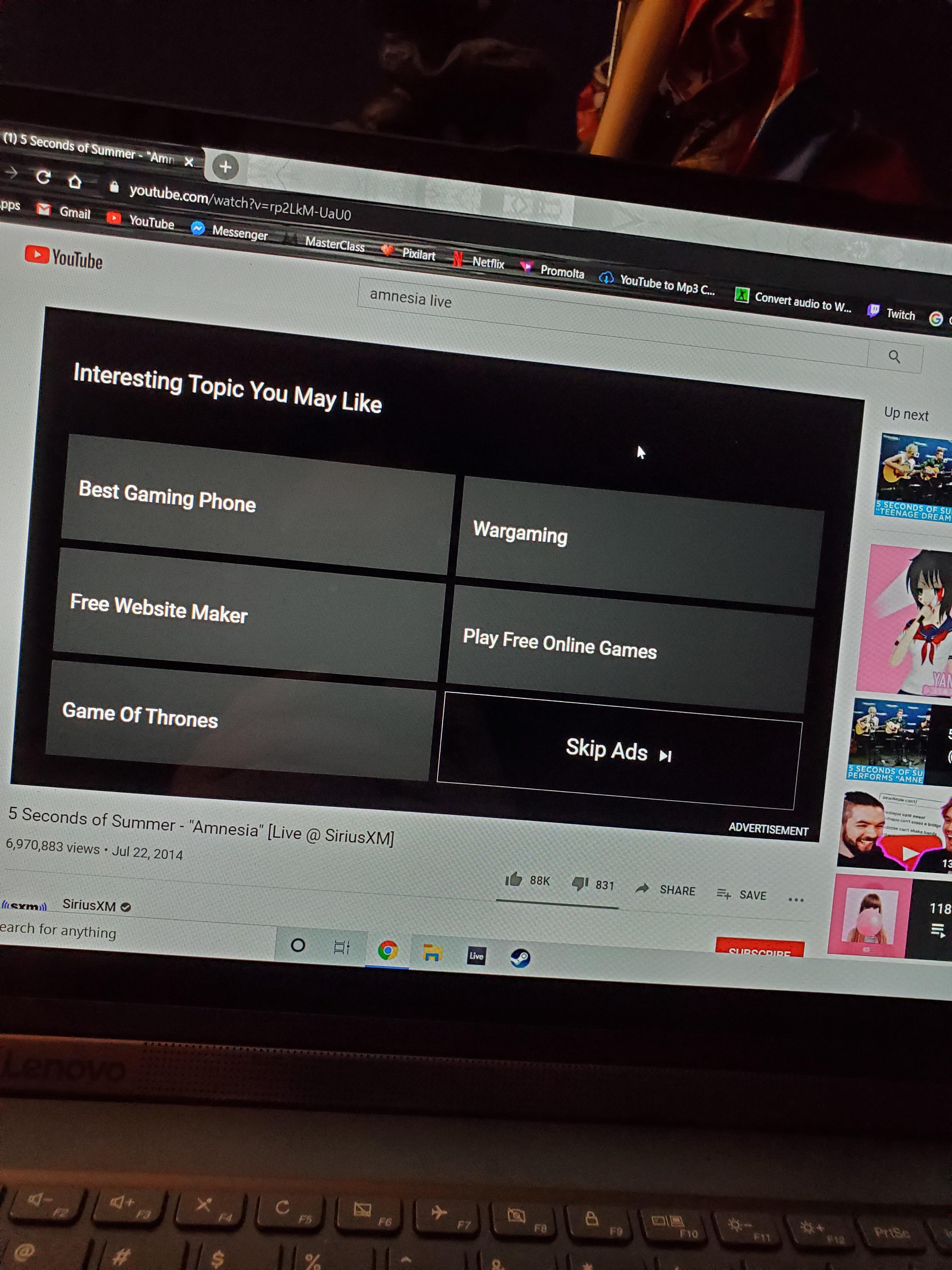WHY DOES THIS KEEP RANDOMLY APPEARING r/youtube