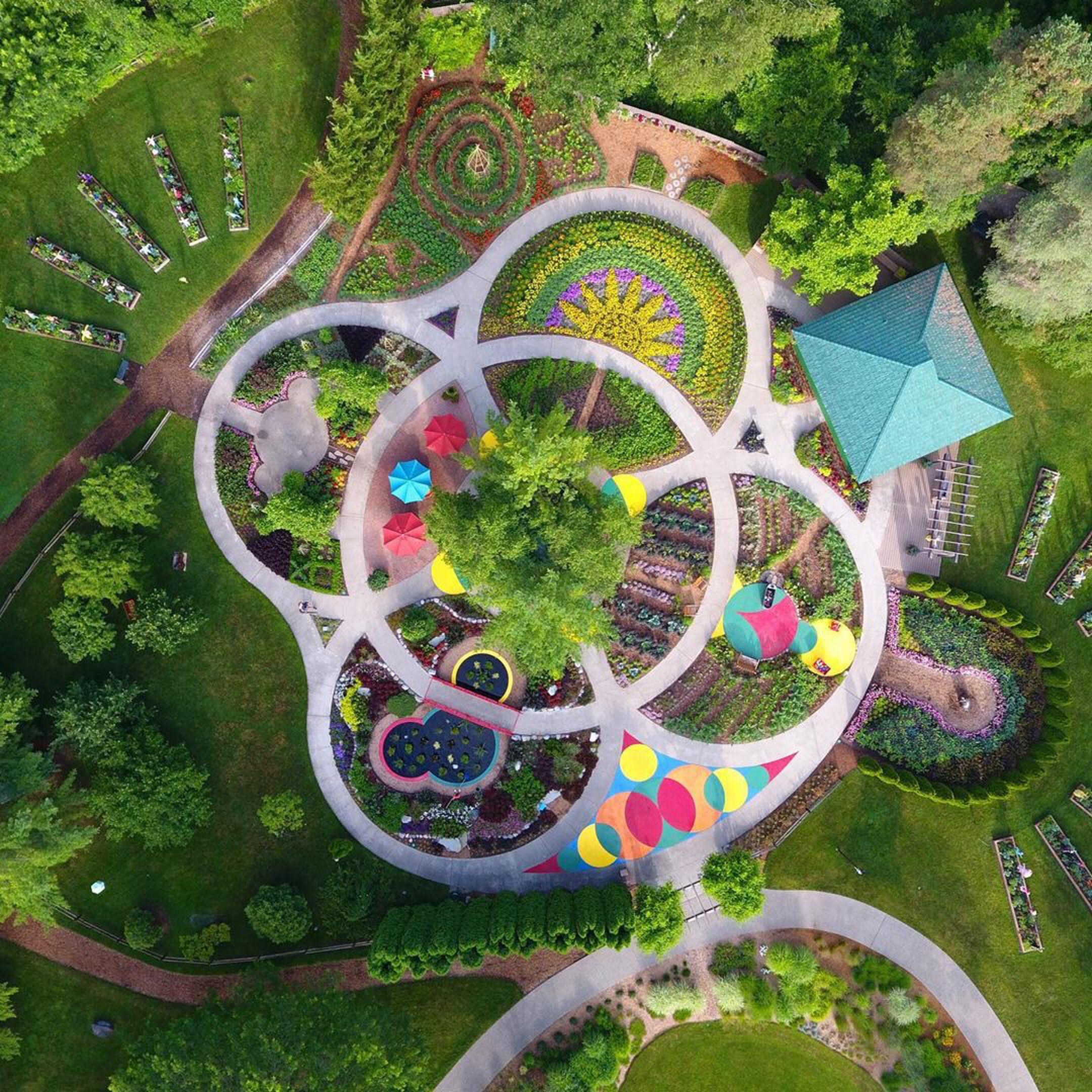 Dow Gardens Botanical Garden in Midland. r/Michigan