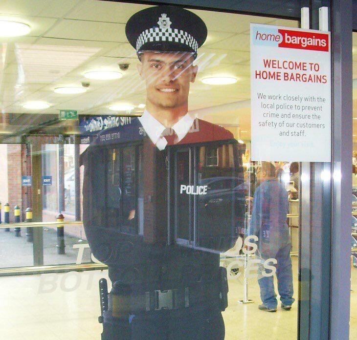 Shout out to the hardest working copper out there. r/CasualUK