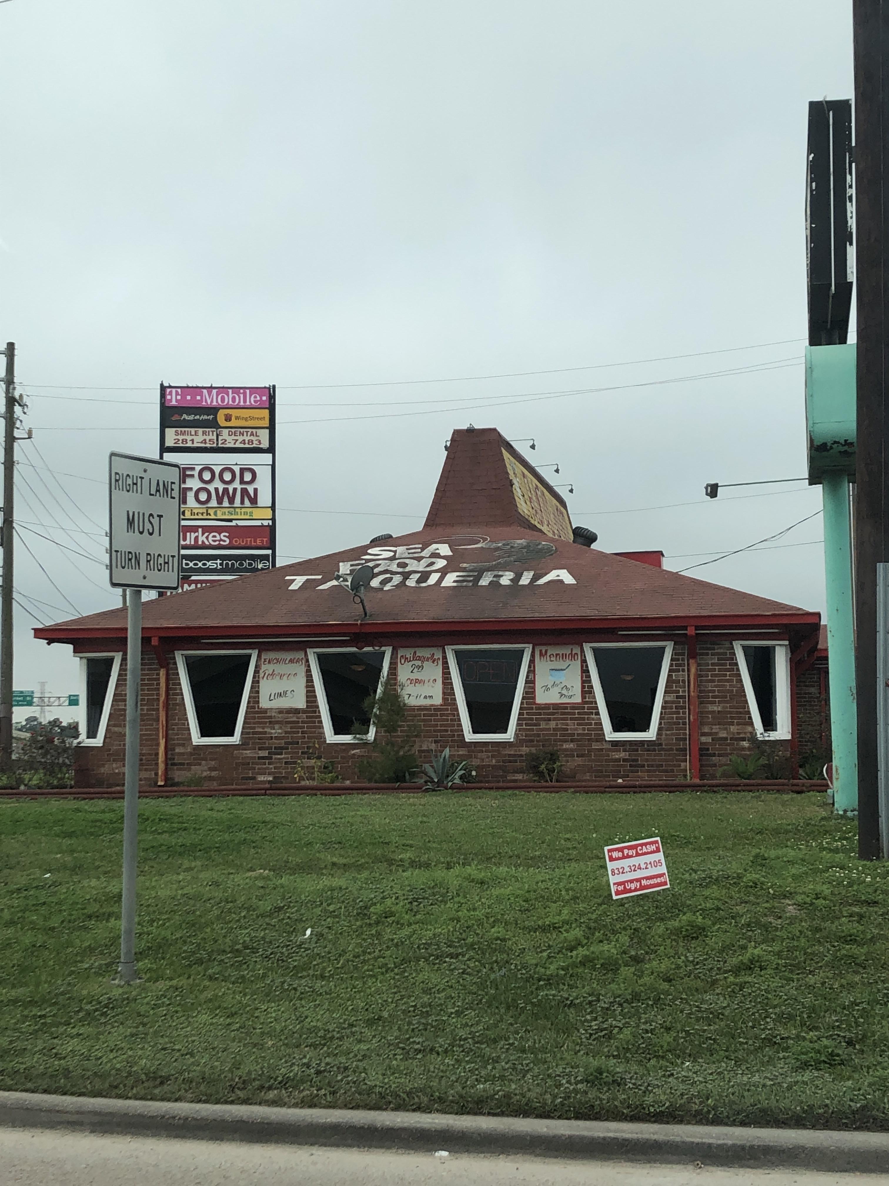 Used to be a Pizza Hut, now a Taqueria. (Houston, TX) r/FormerPizzaHuts