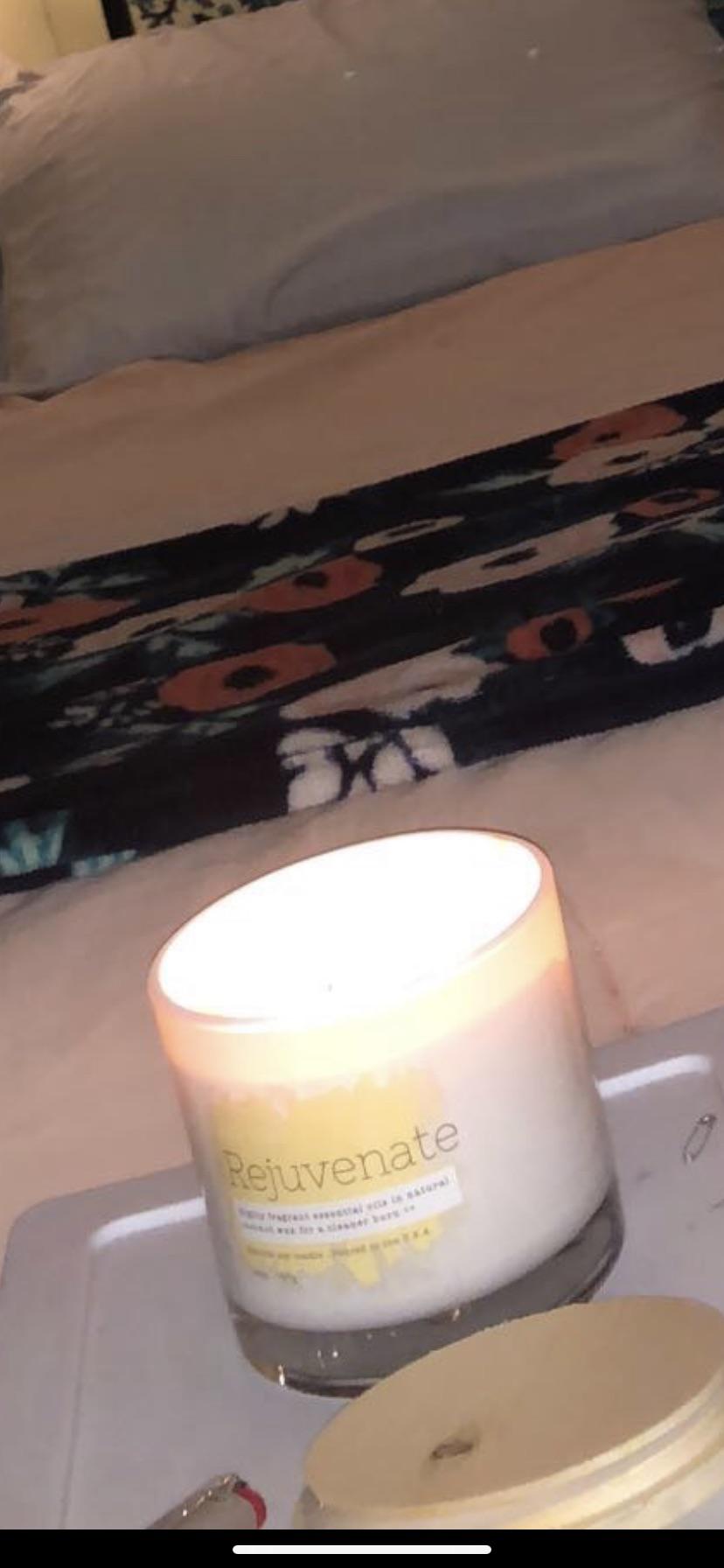 I’m trying to re find a candle! Can anyone decipher this candle and