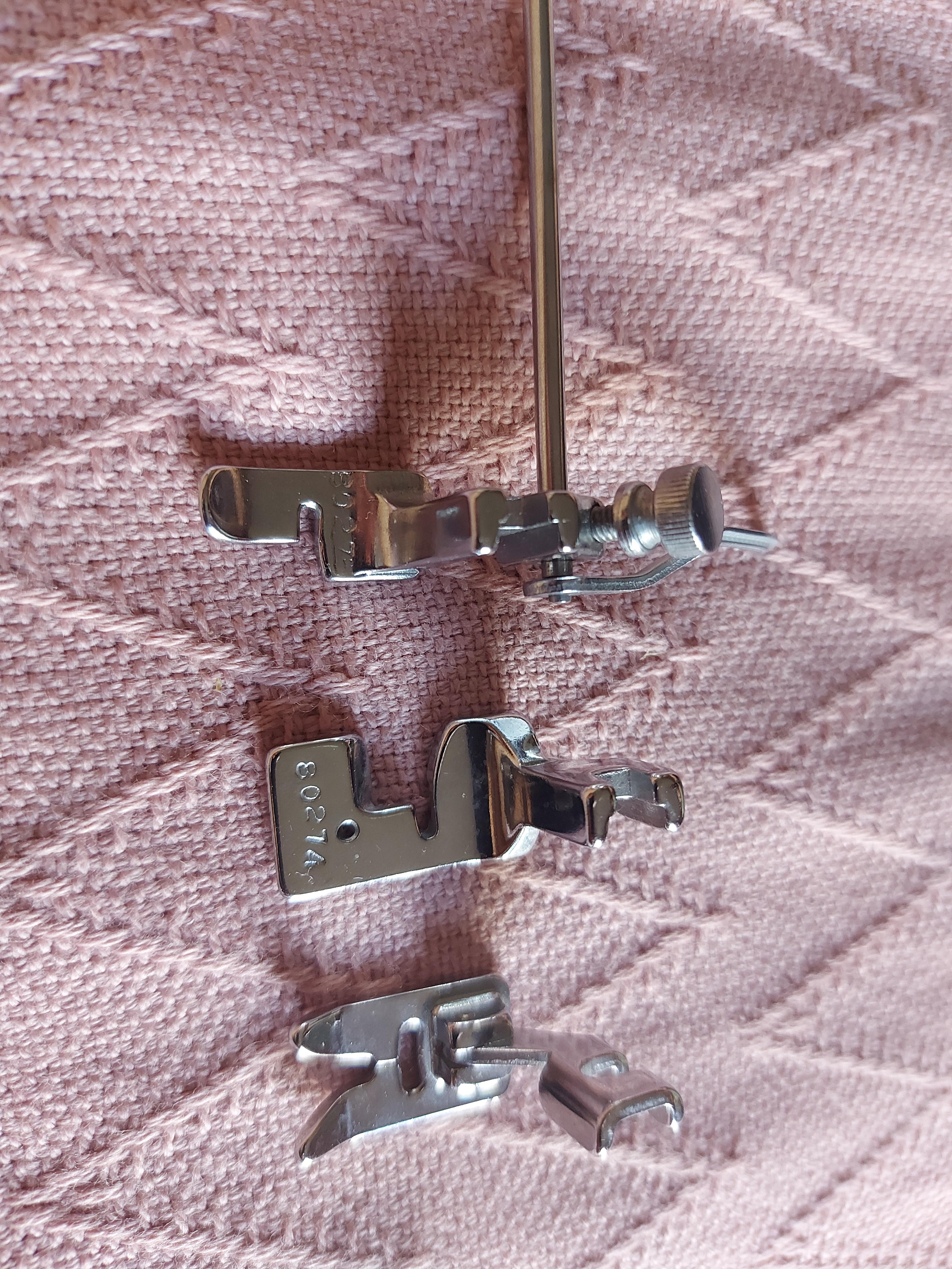 Can someone help me with what these sewing feet do? Begginer here! [old