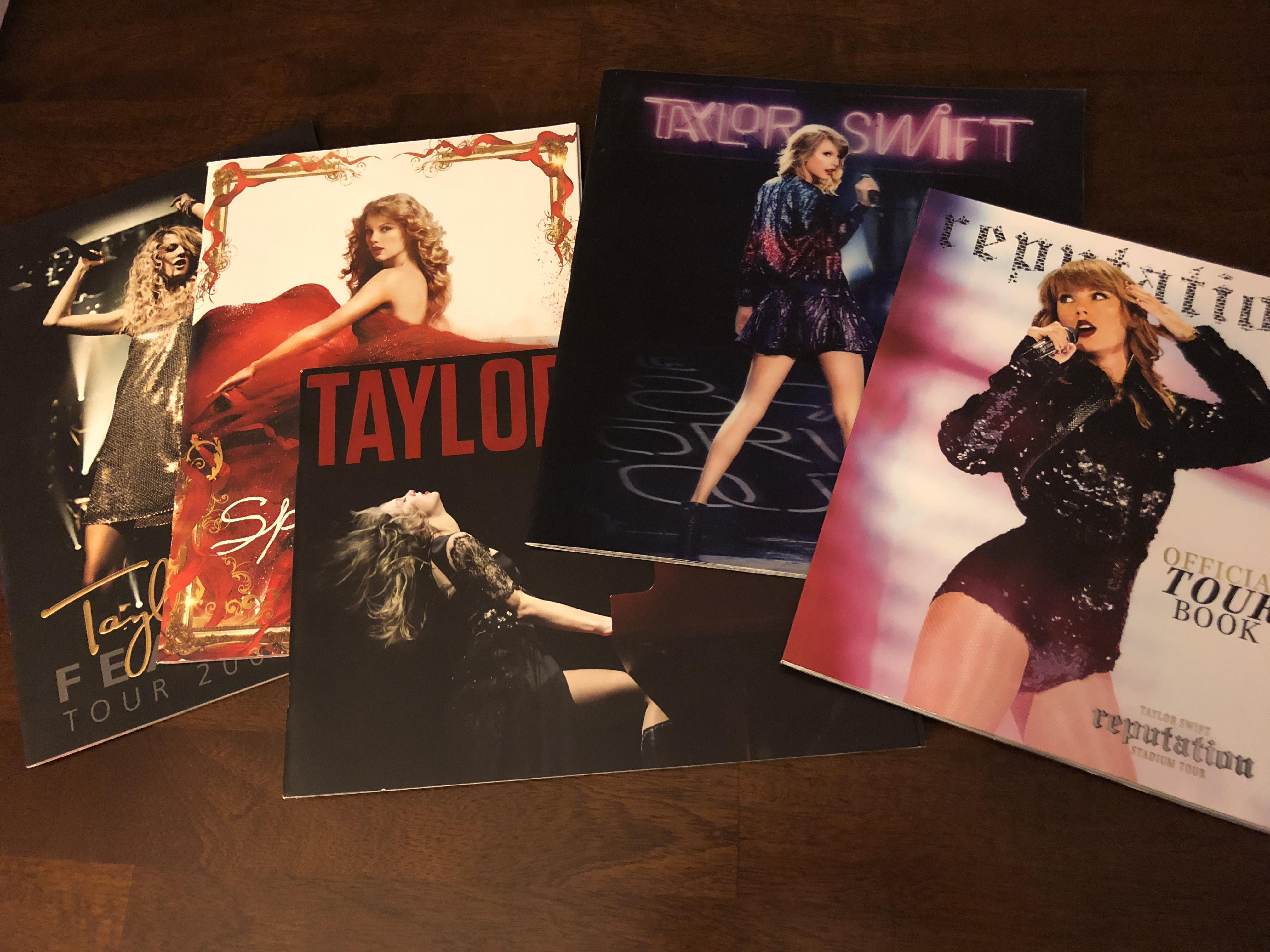 Taylor Swift’s Tour Books r/TaylorSwift