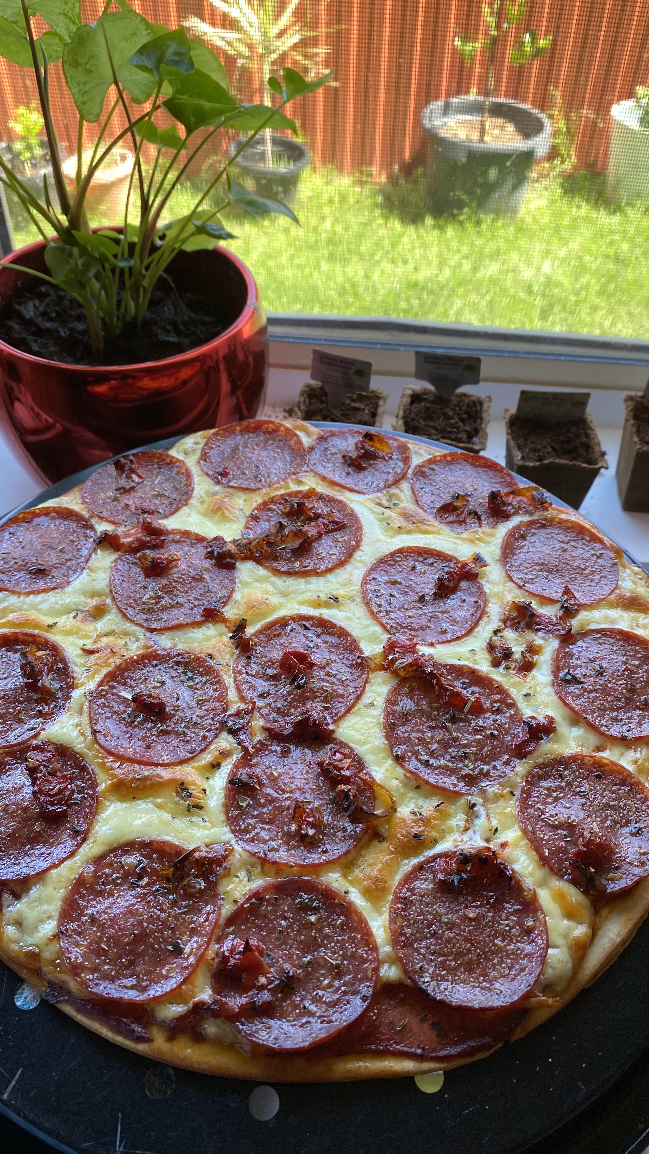 [Homemade] Pepperoni and sun dried tomato pizza r/food