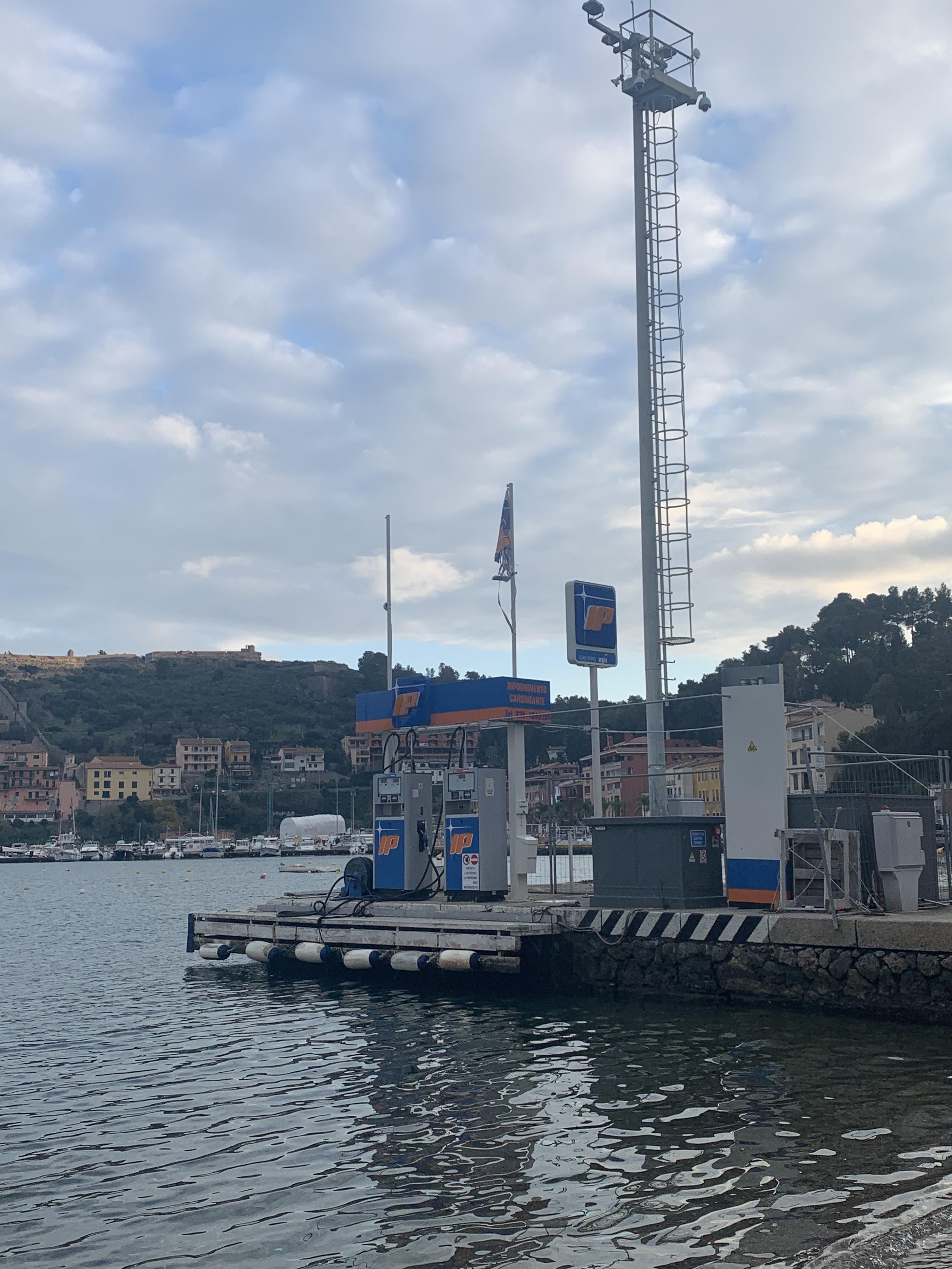 This gas station for boats r/mildlyinteresting