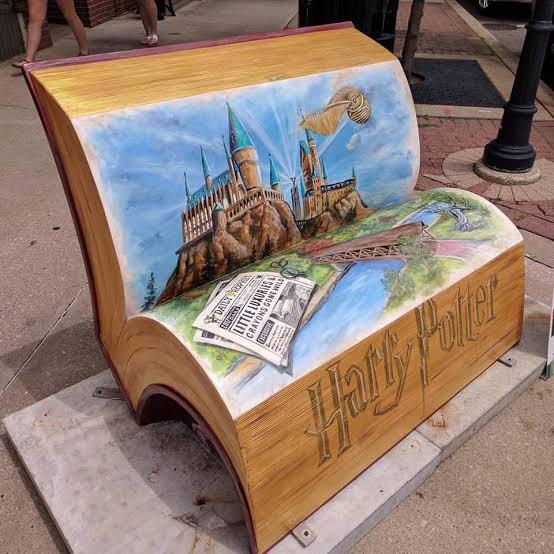 Harry Potter book bench in Naperville r/bookporn