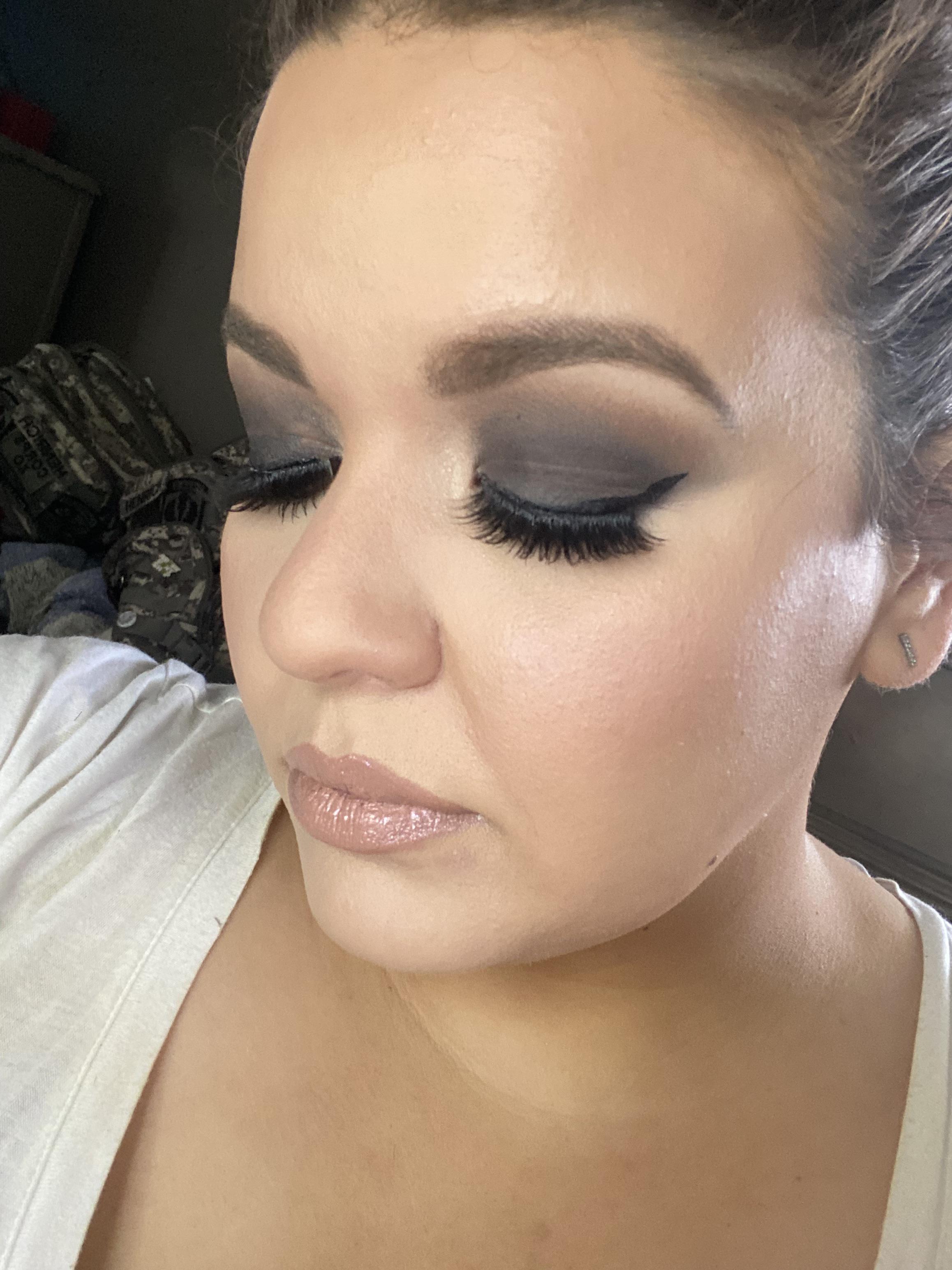 Best portable Makeup Chair?? Easy carry + hold 300lbs+?? r/makeupartists