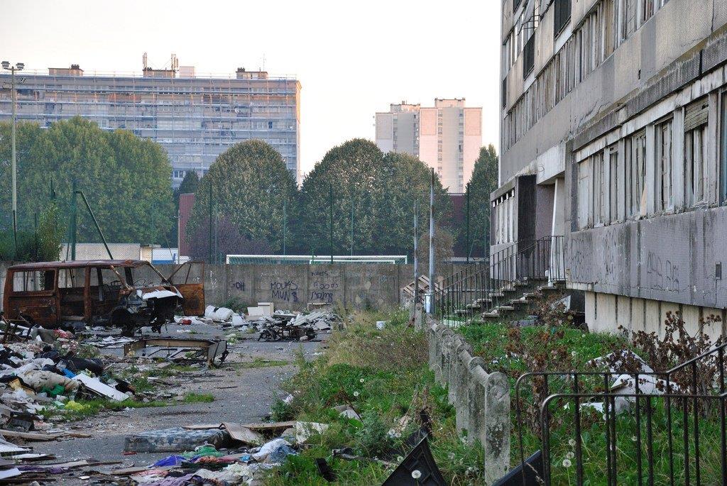 Paris, France (suburban ghetto) r/UrbanHell