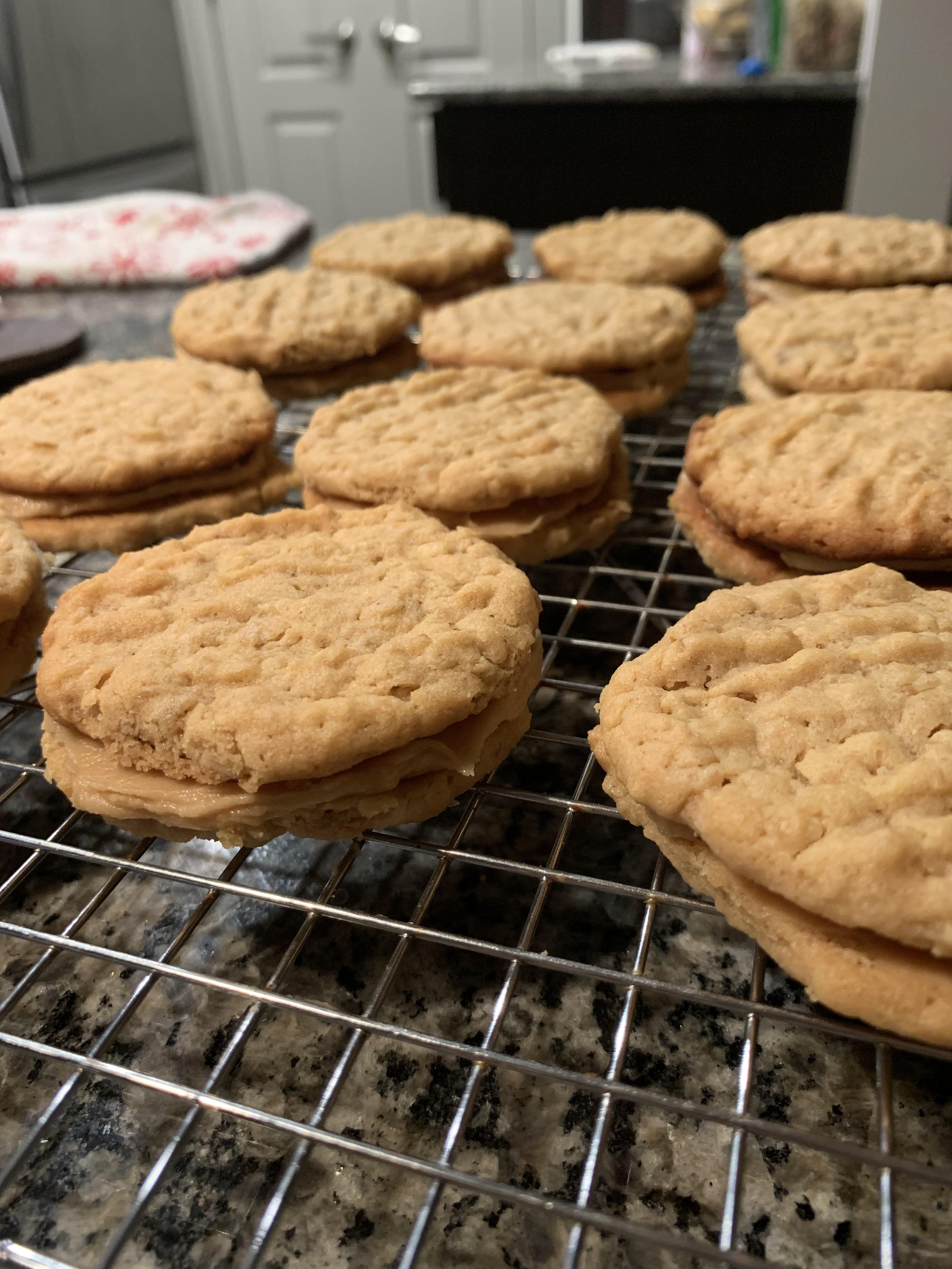 [Homemade] Peanut Butter & Oatmeal Sandwich Cookies r/food