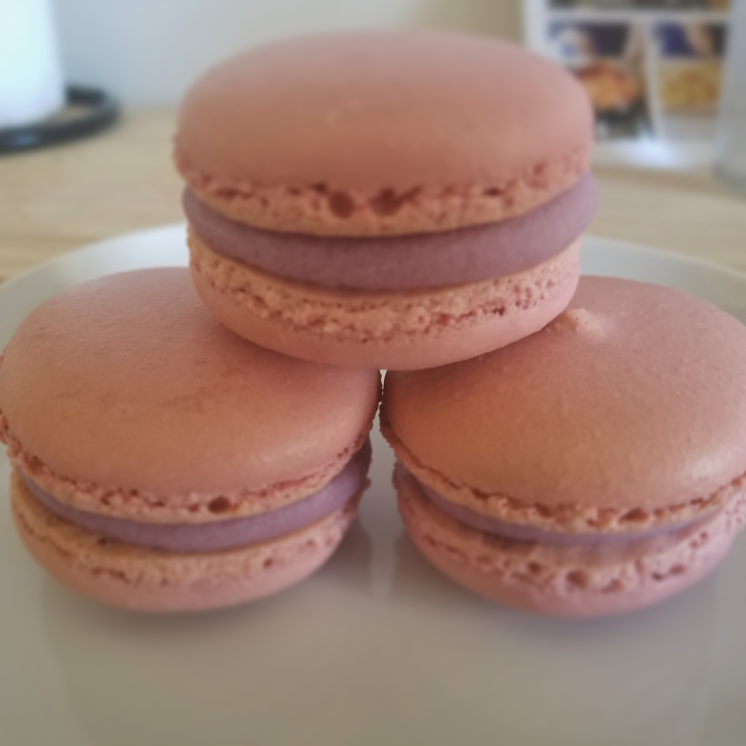 [Homemade] Blackberry french macarons. Vanillas shells with a