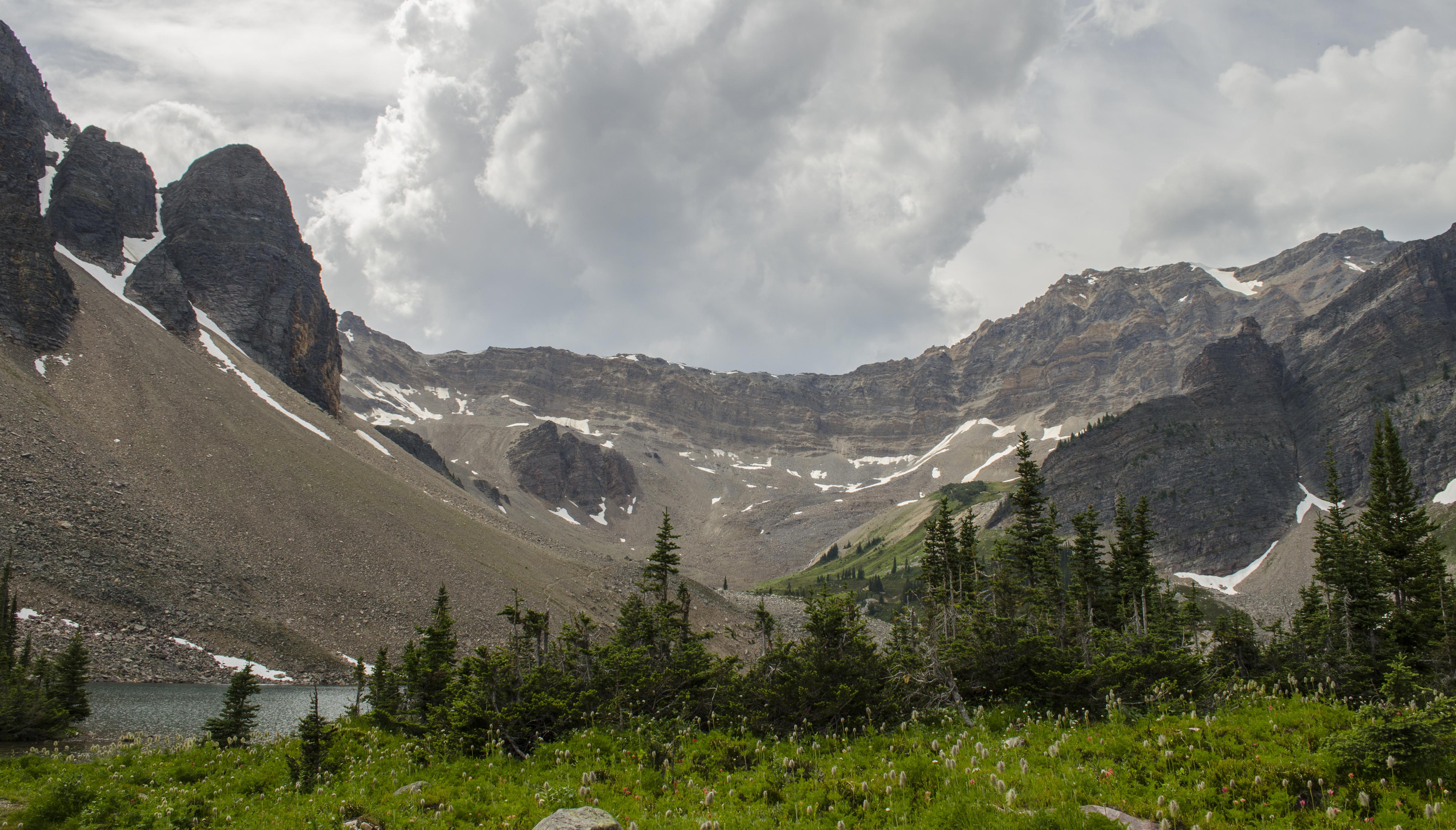 Gorman Lake, BC [OC] [4928 X 2811] r/EarthPorn