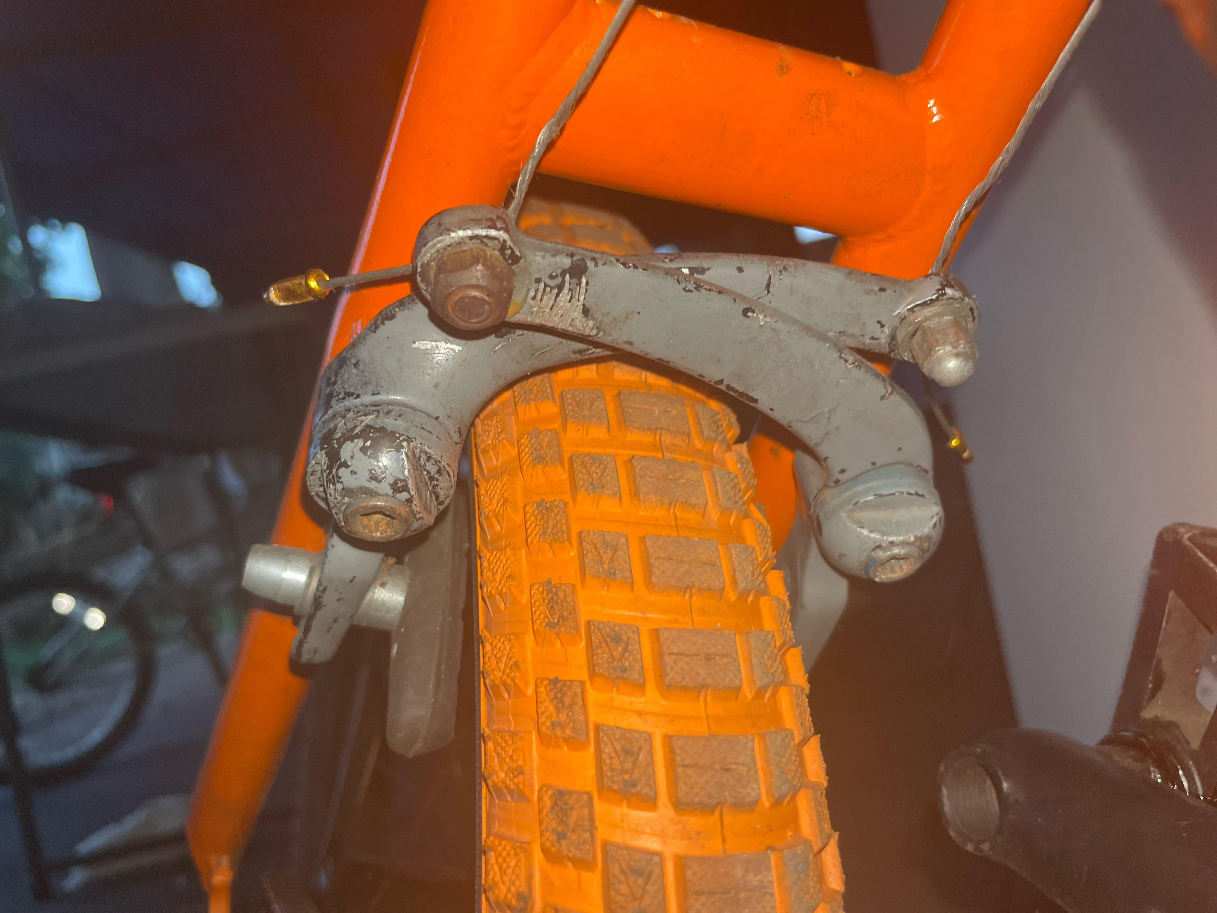 What brakes are these?? r/bikewrench