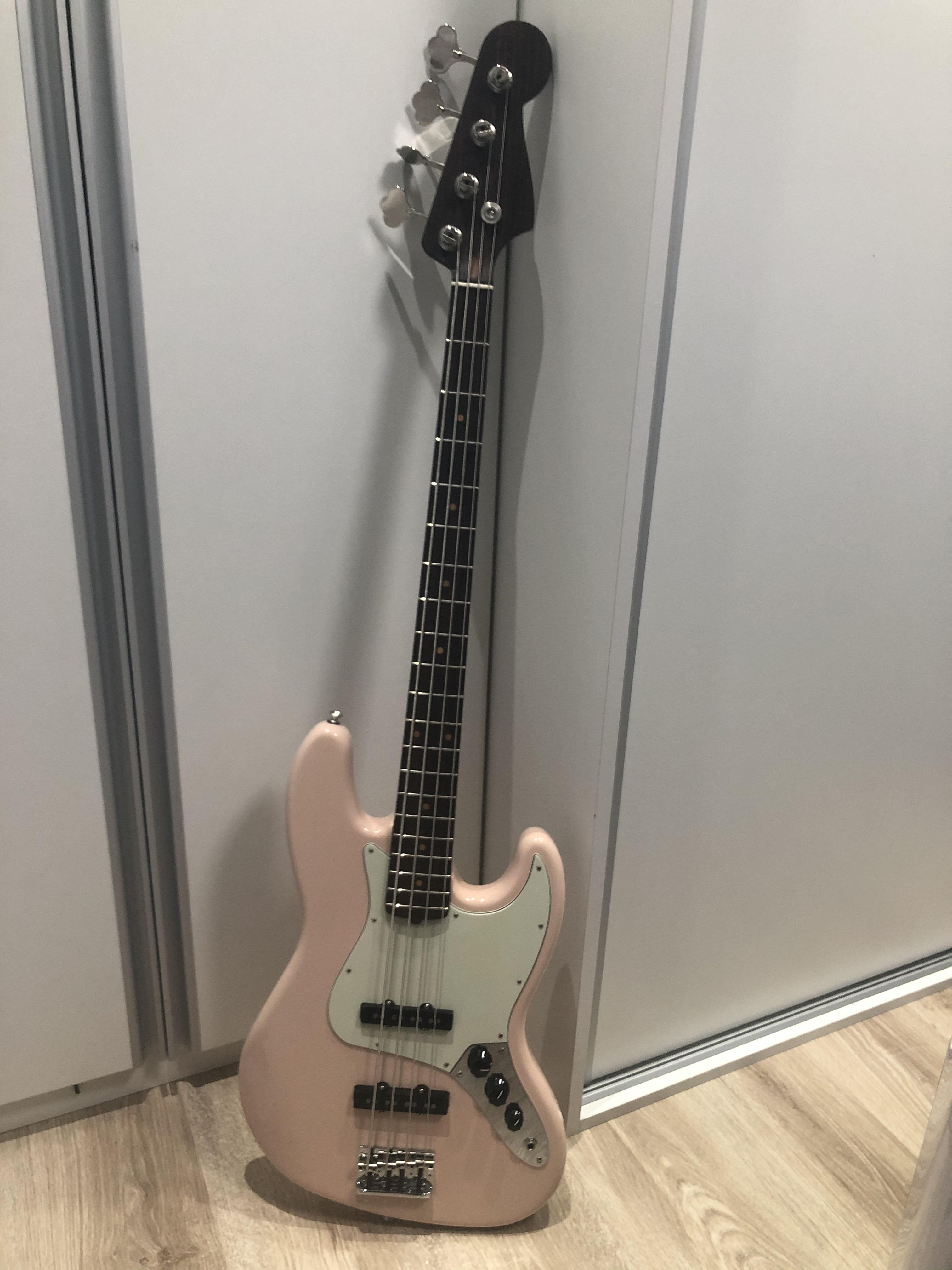 Just to share my new Fender rosewood neck jazz bass r/BassGuitar