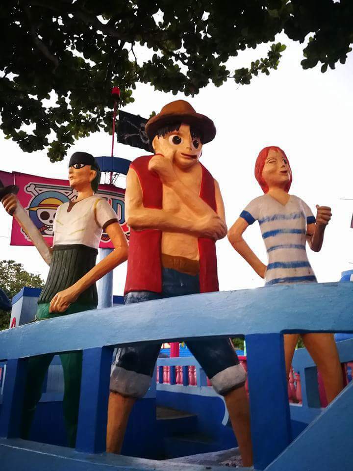 Bootleg One Piece figures at a resort in the Philippines r/funny