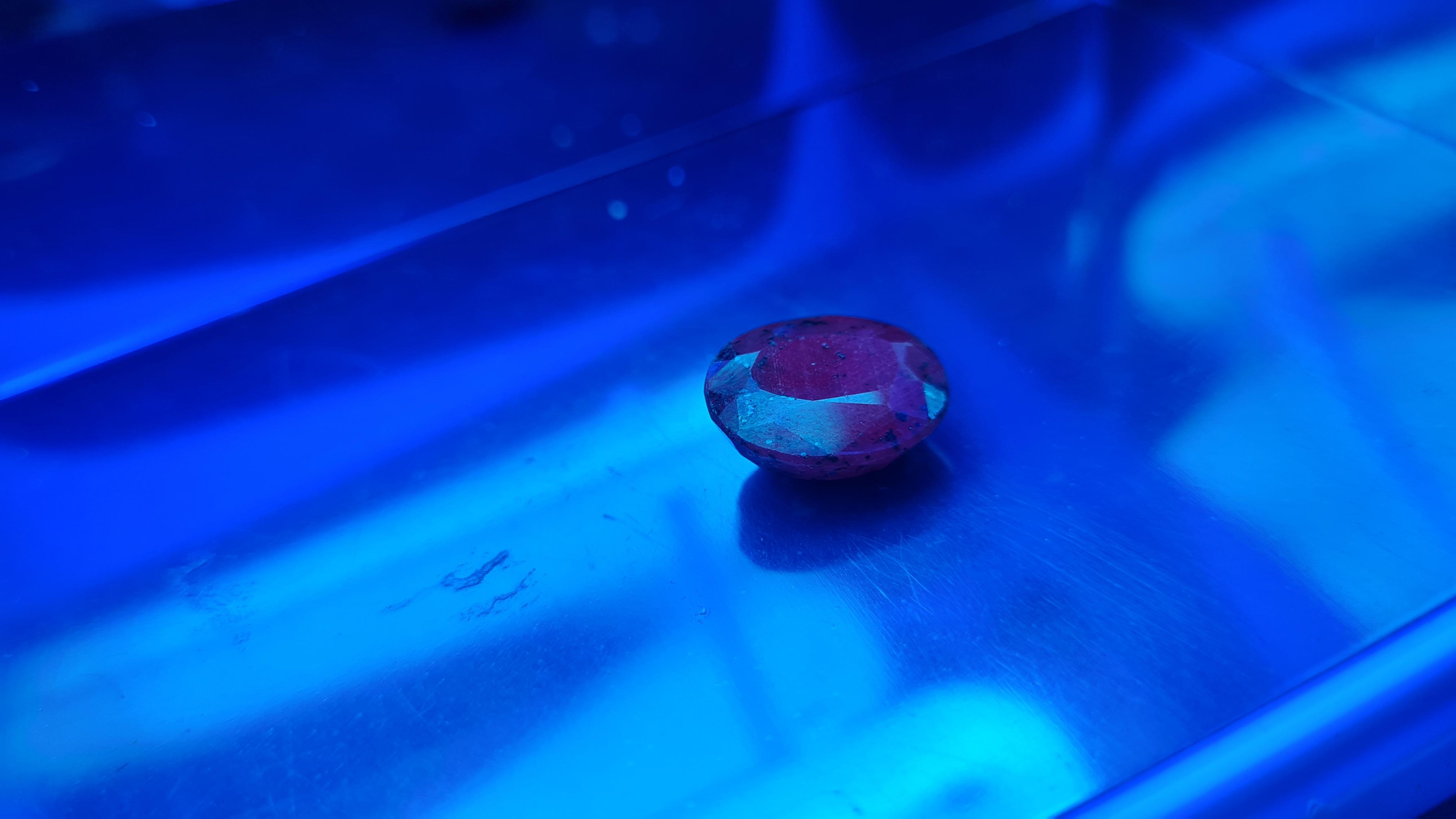 Is my Ruby fake if it doesn't glows under UV? r/Gemstones