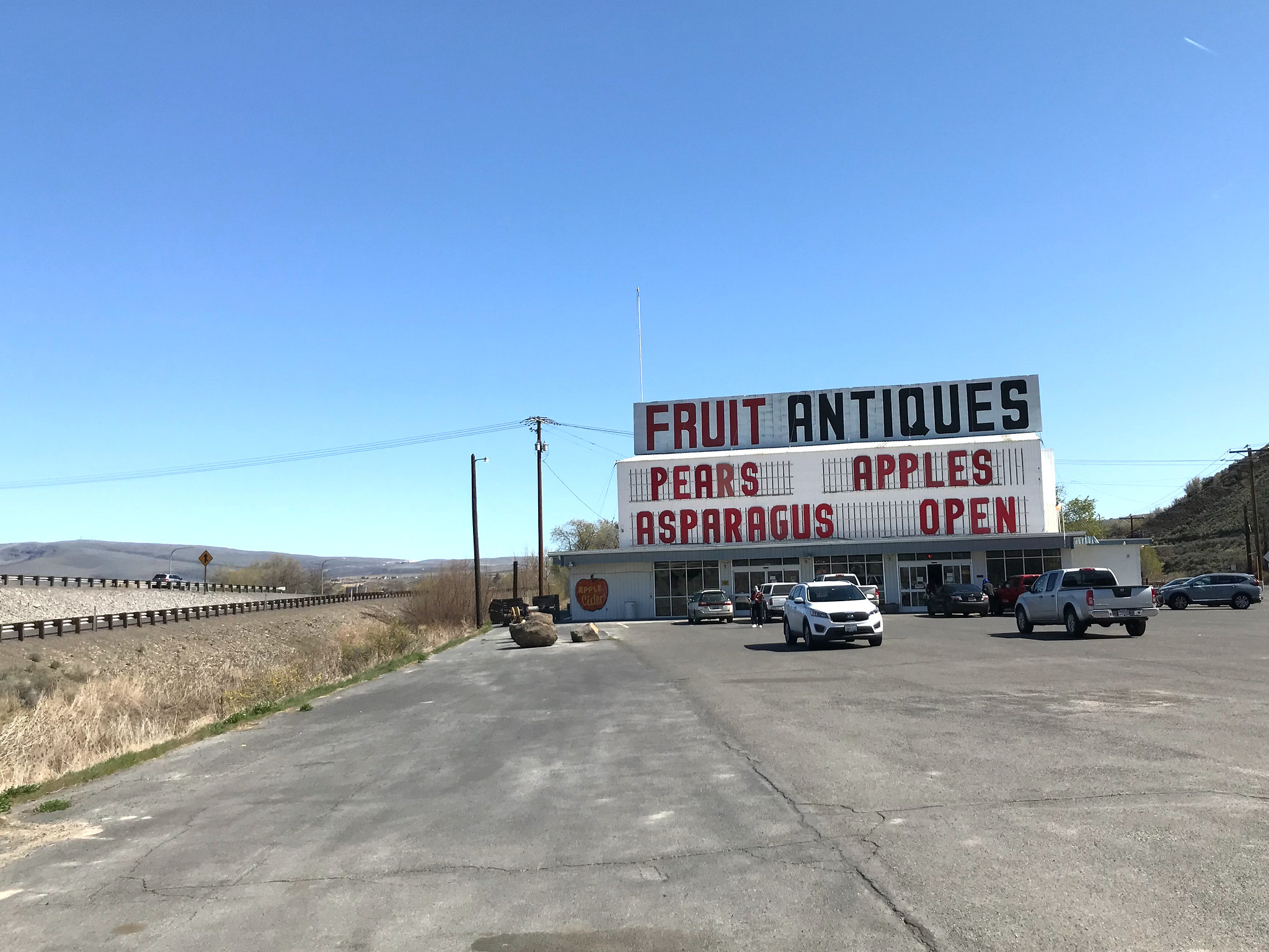 Precision Fruit Stand Selah Road Yakima Spring 2021 r/Washington